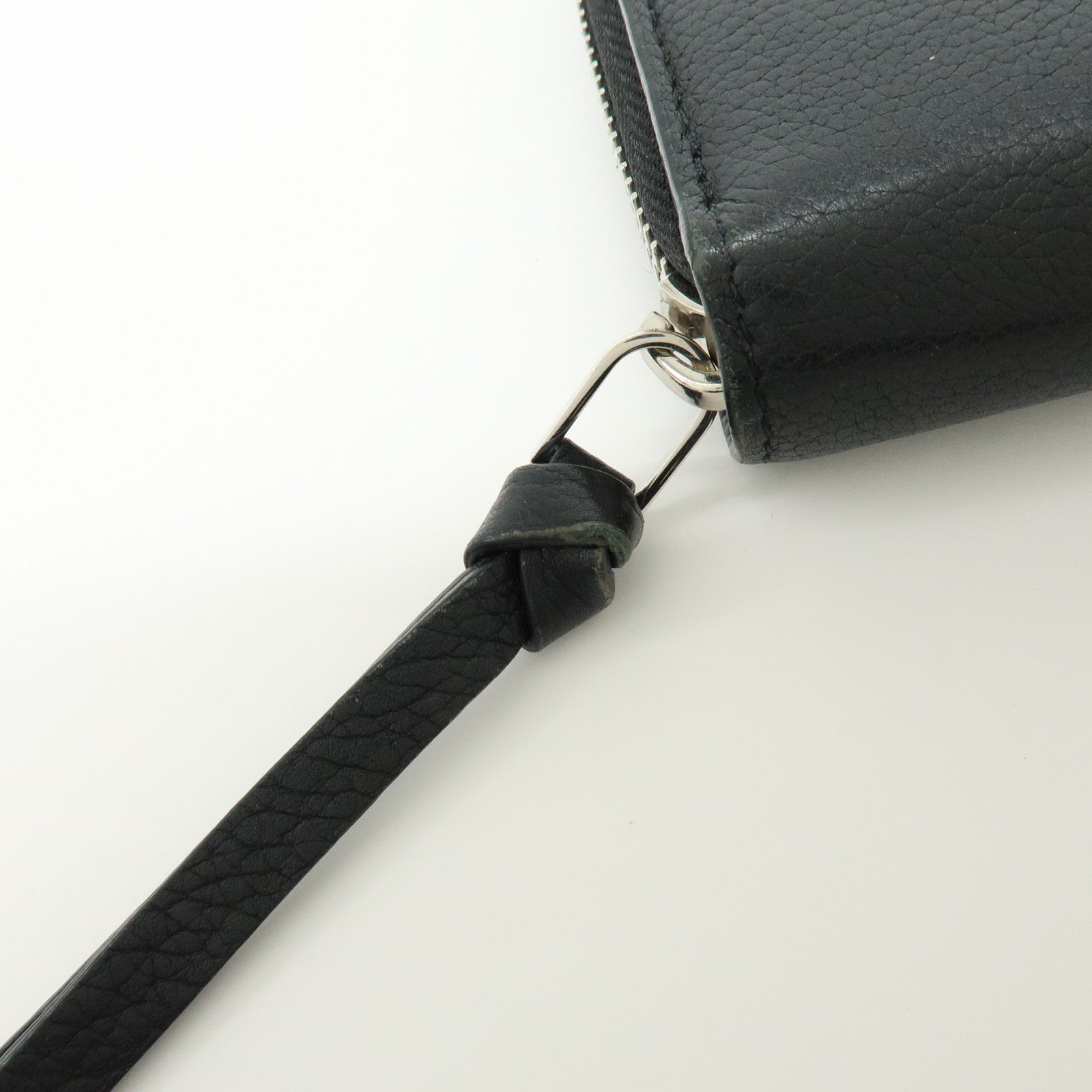 Louis Vuitton Leather Lockme Round Zippy Long Wallet Noir M62622