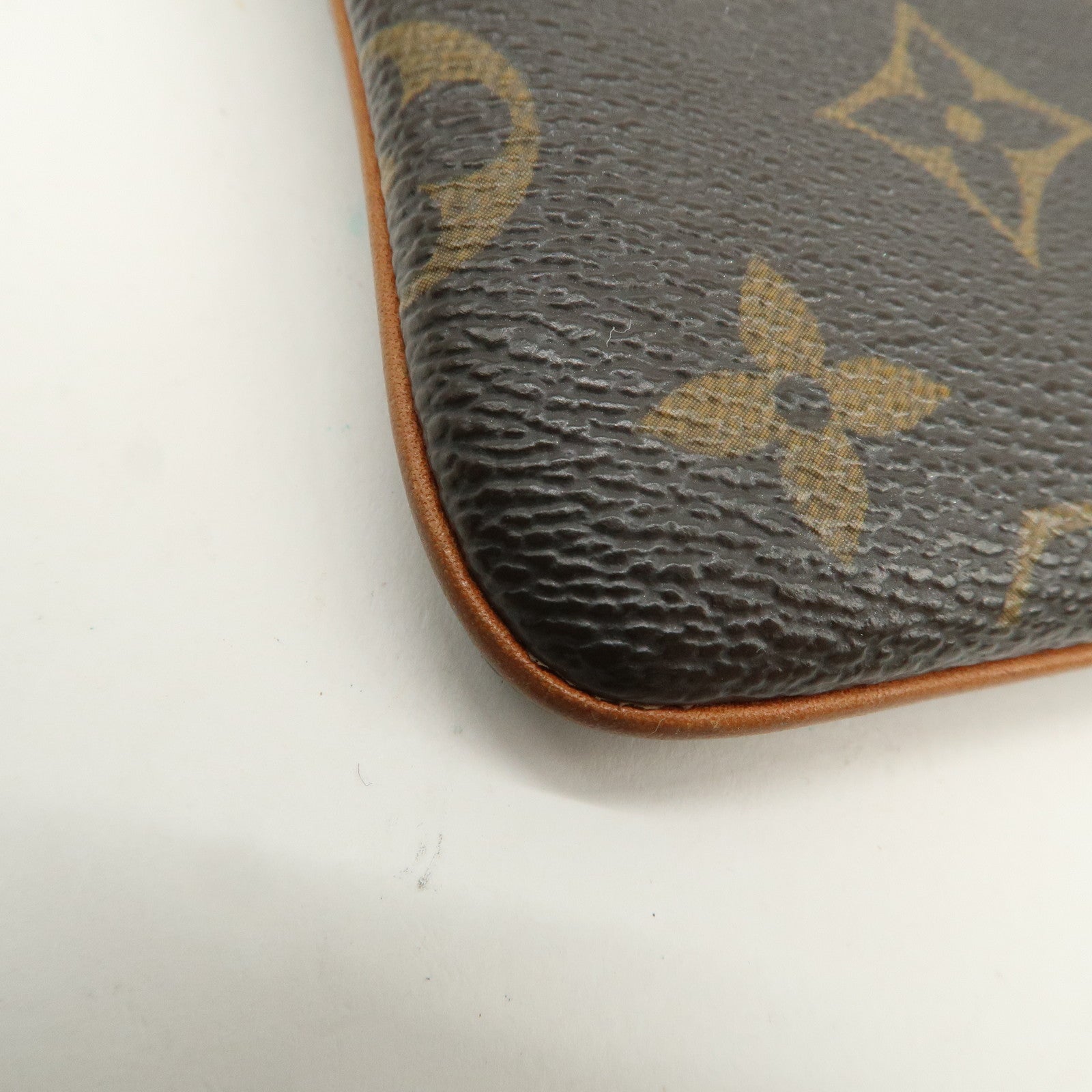 Louis Vuitton Monogram Etui Telefonne MM Brown M66546