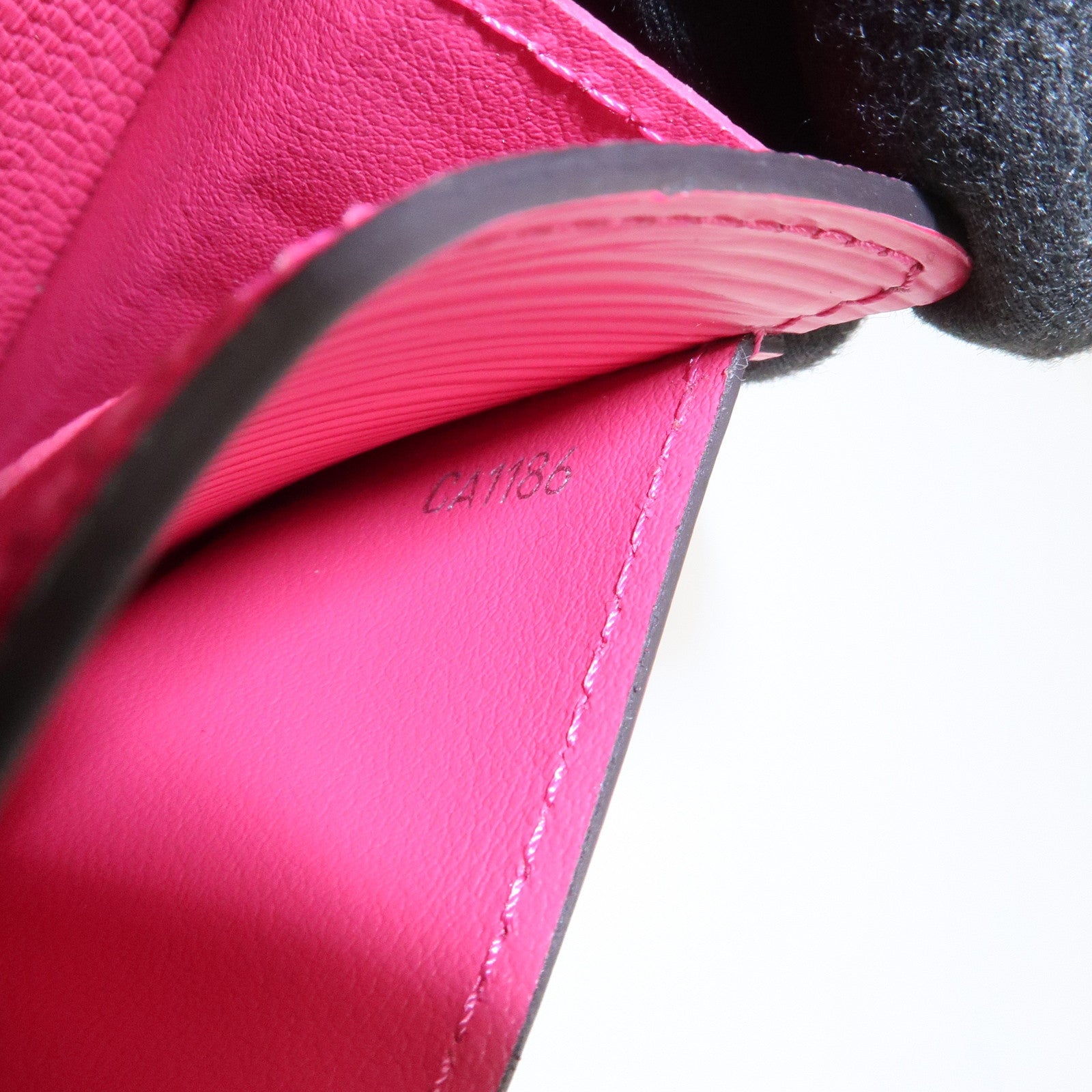 Louis Vuitton Epi Portefeuille Sarah Long Wallet Fuchsia M60580
