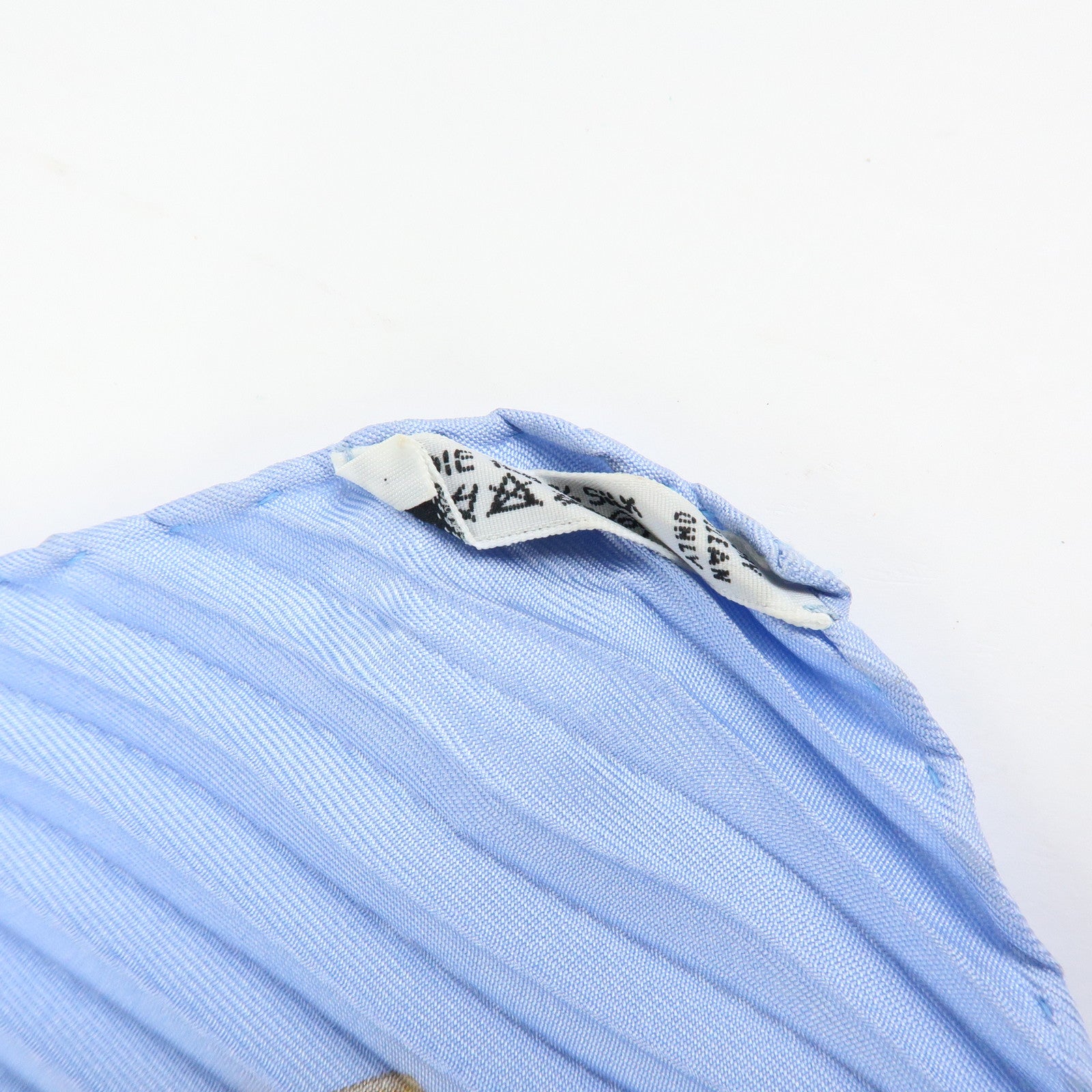 HERMES Pleated Carre 90 Silk 100% Scarf Jardin Creole Light Blue