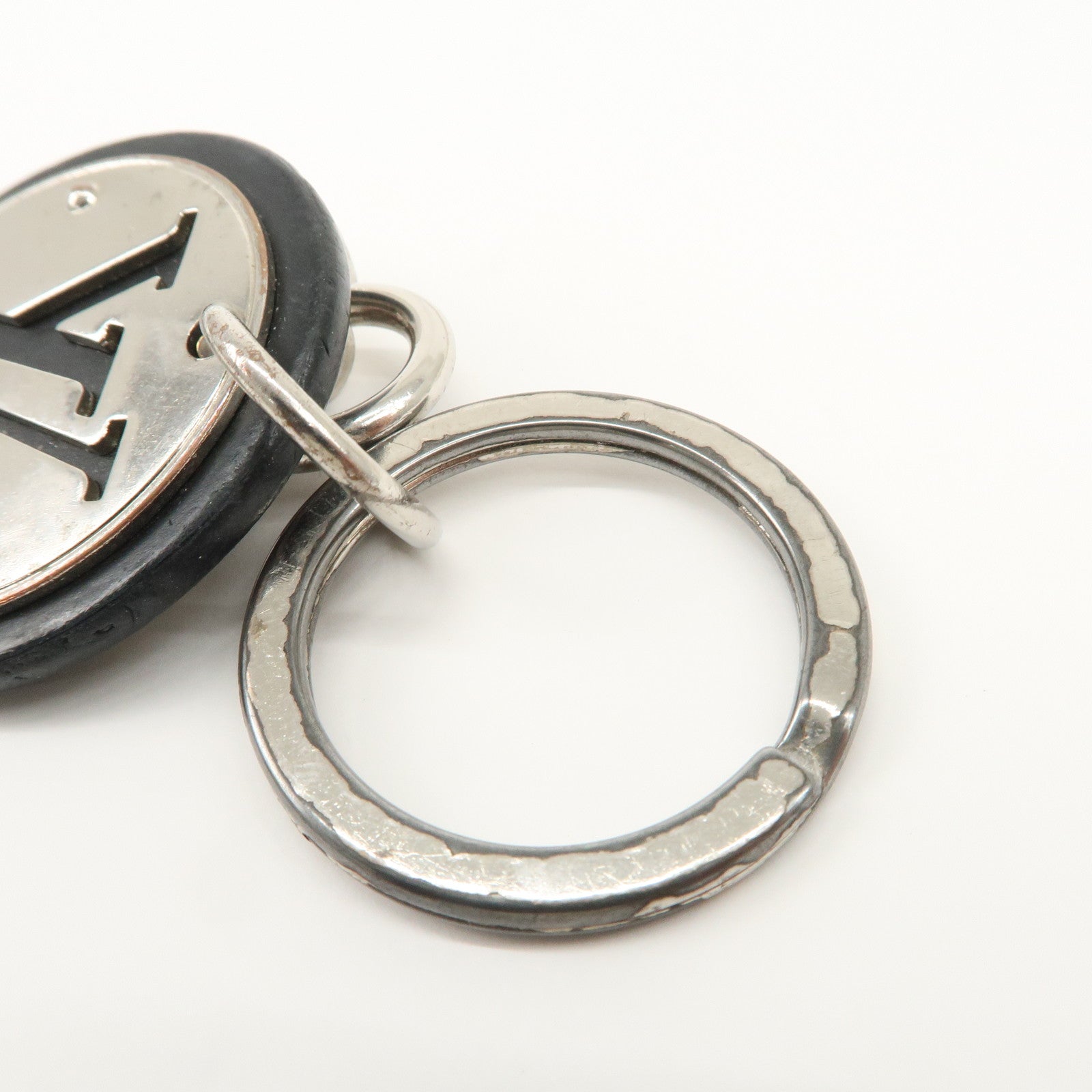 Louis Vuitton Porte Cles LV Circle Key Ring Black Silver M67362