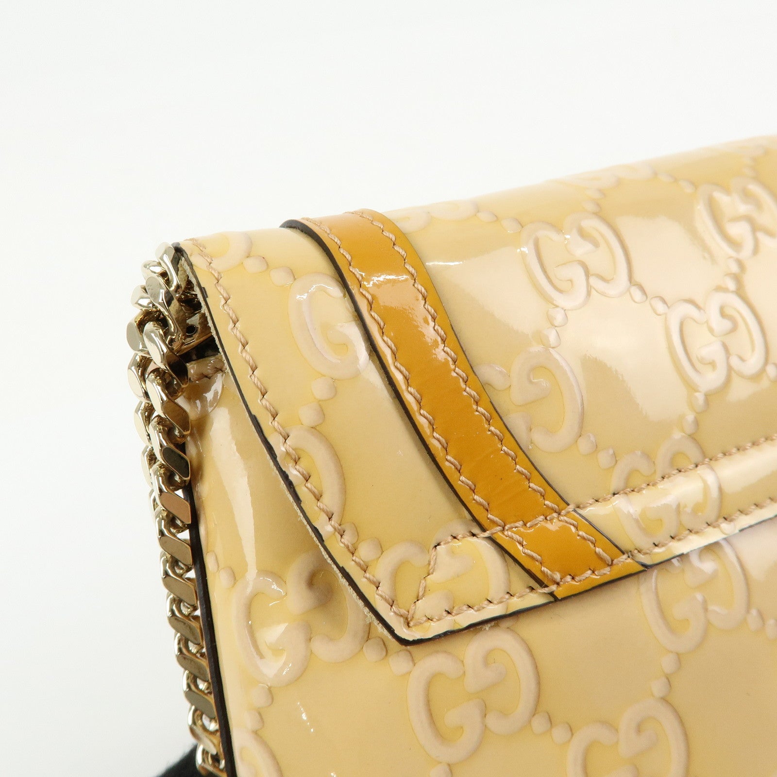 GUCCI InterlockingG Lovely Heart Patent Leather Broadway Bag 257611