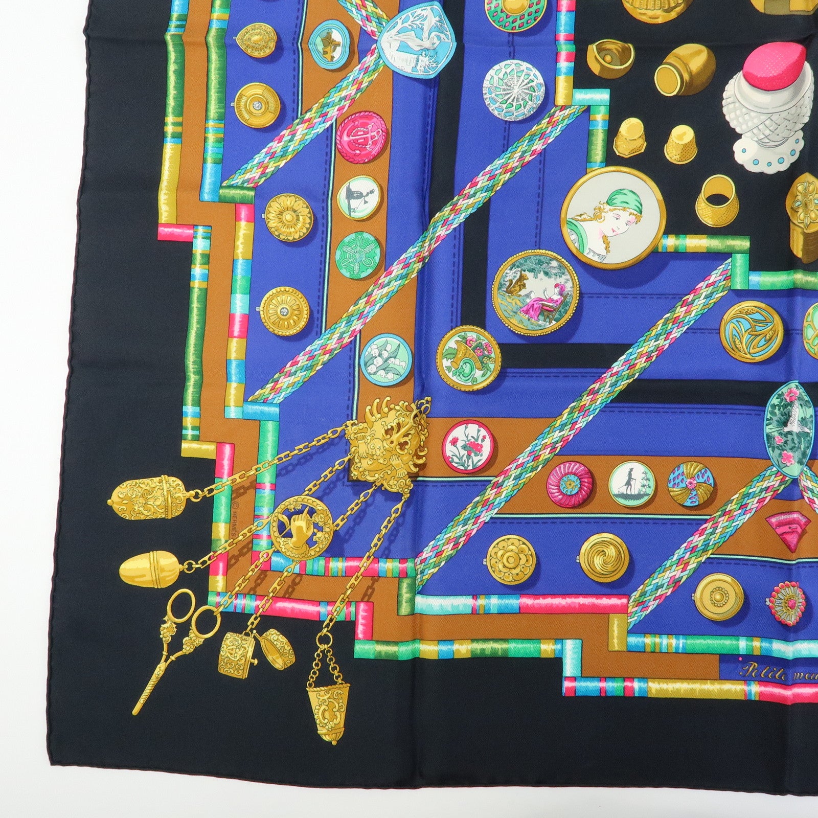 HERMES Carre 90 Silk 100% Scarf Petite main Black Multicolor