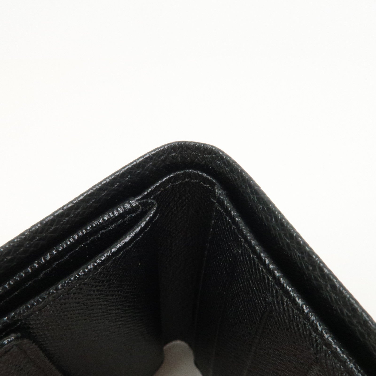 Louis Vuitton Taiga Leather Porte-billet 3 Compact Wallet M30452