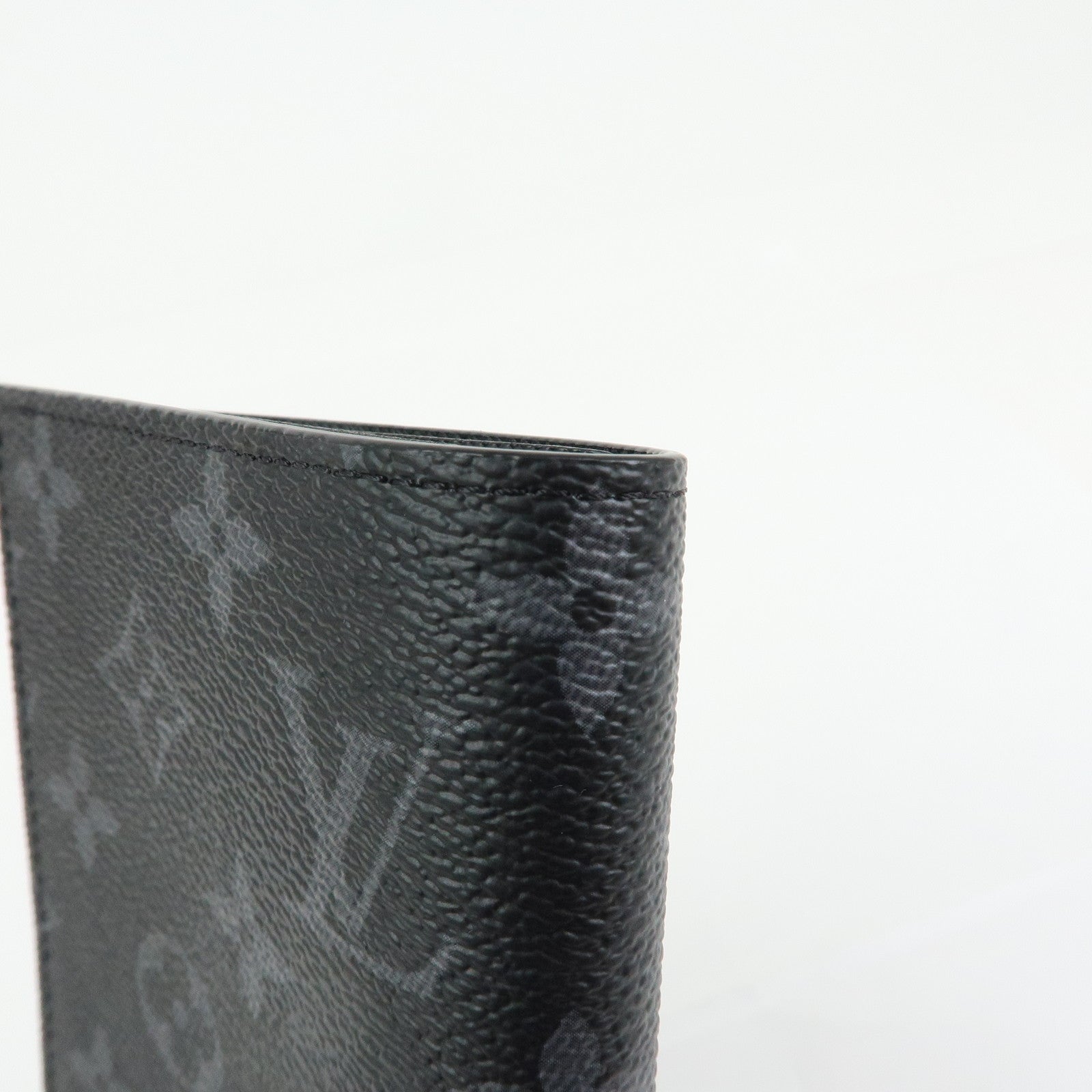 Louis Vuitton Monogram Eclipse Couverture de Passeport NM M64501