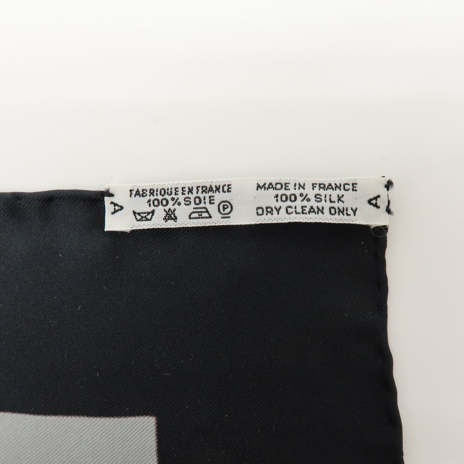 HERMES Carre90 Silk100% Scarf Parmi les fleurs je compte les heures