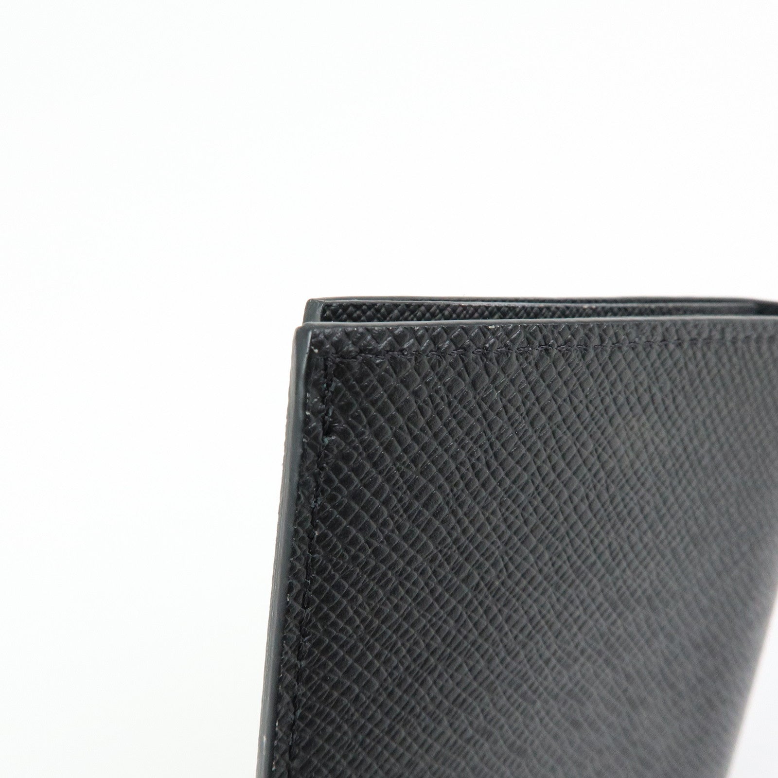 Louis Vuitton Taiga Leather Couverture Passeport NM Ardoise M64596