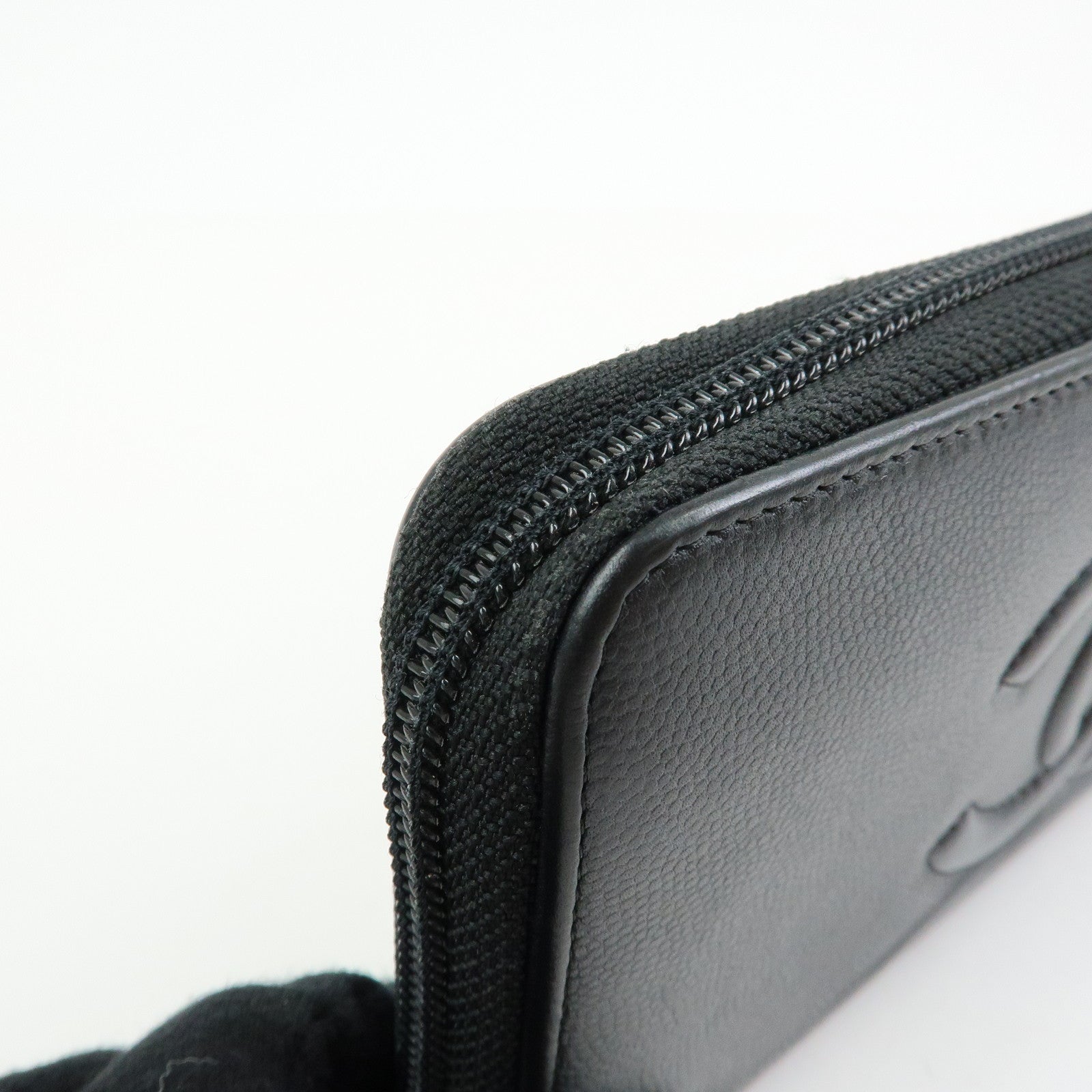CHANEL COCO Mark Caviarskin Round Zippy Wallet Black Silver