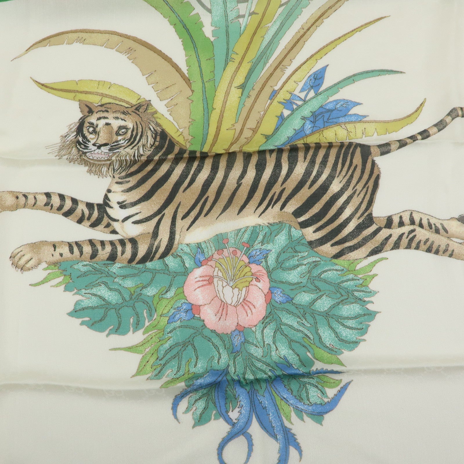 GUCCI Interlocking G Sherry GG Rayon Silk Scarf Tiger Motif Ivory