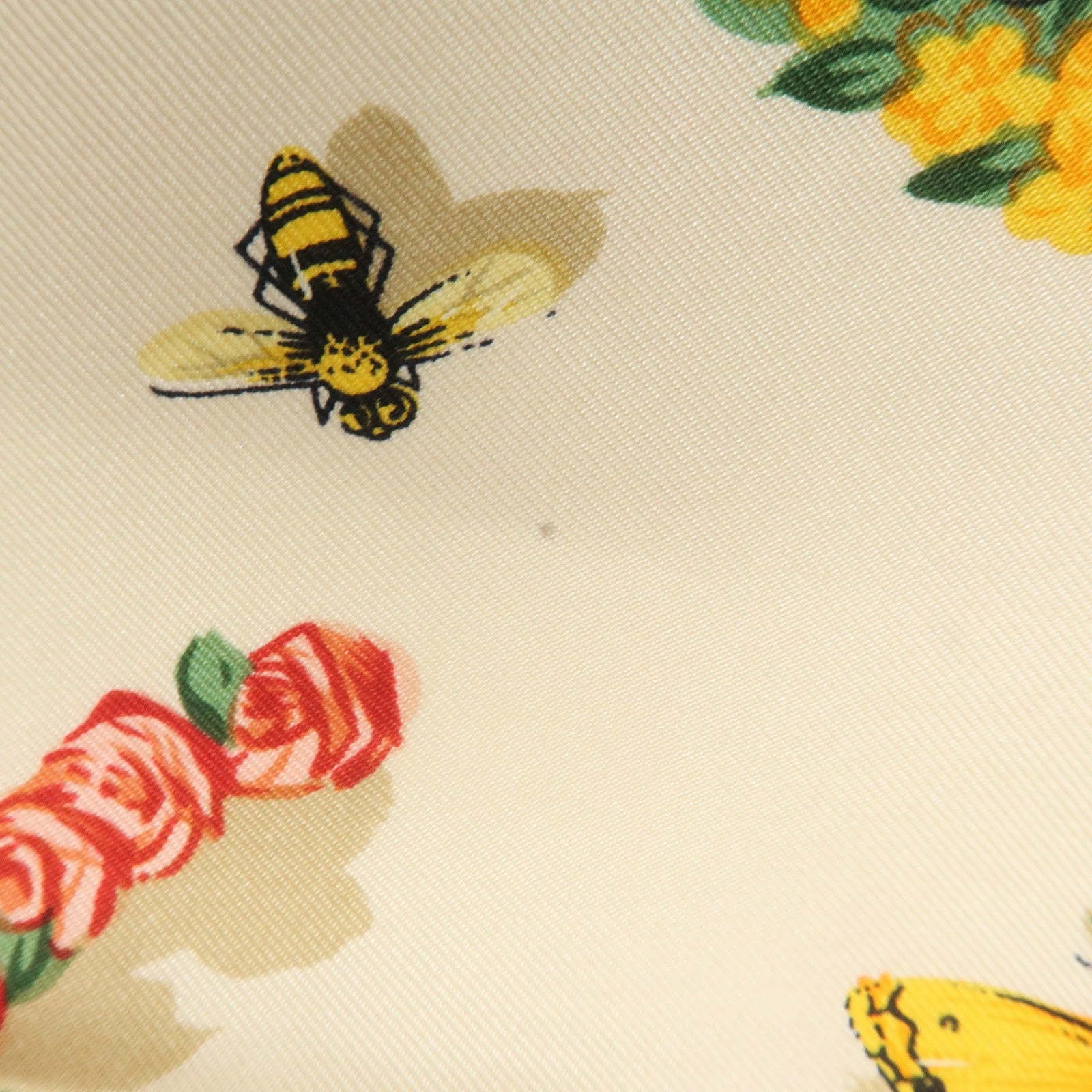 GUCCI Silk 100% Botanical Scarf Beige Multicolor