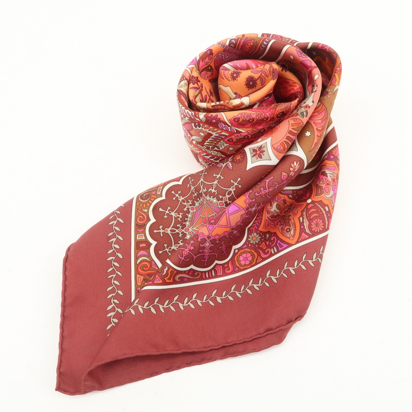 HERMES Carre 90 Silk 100% Aux Portes du Palais Scarf Red