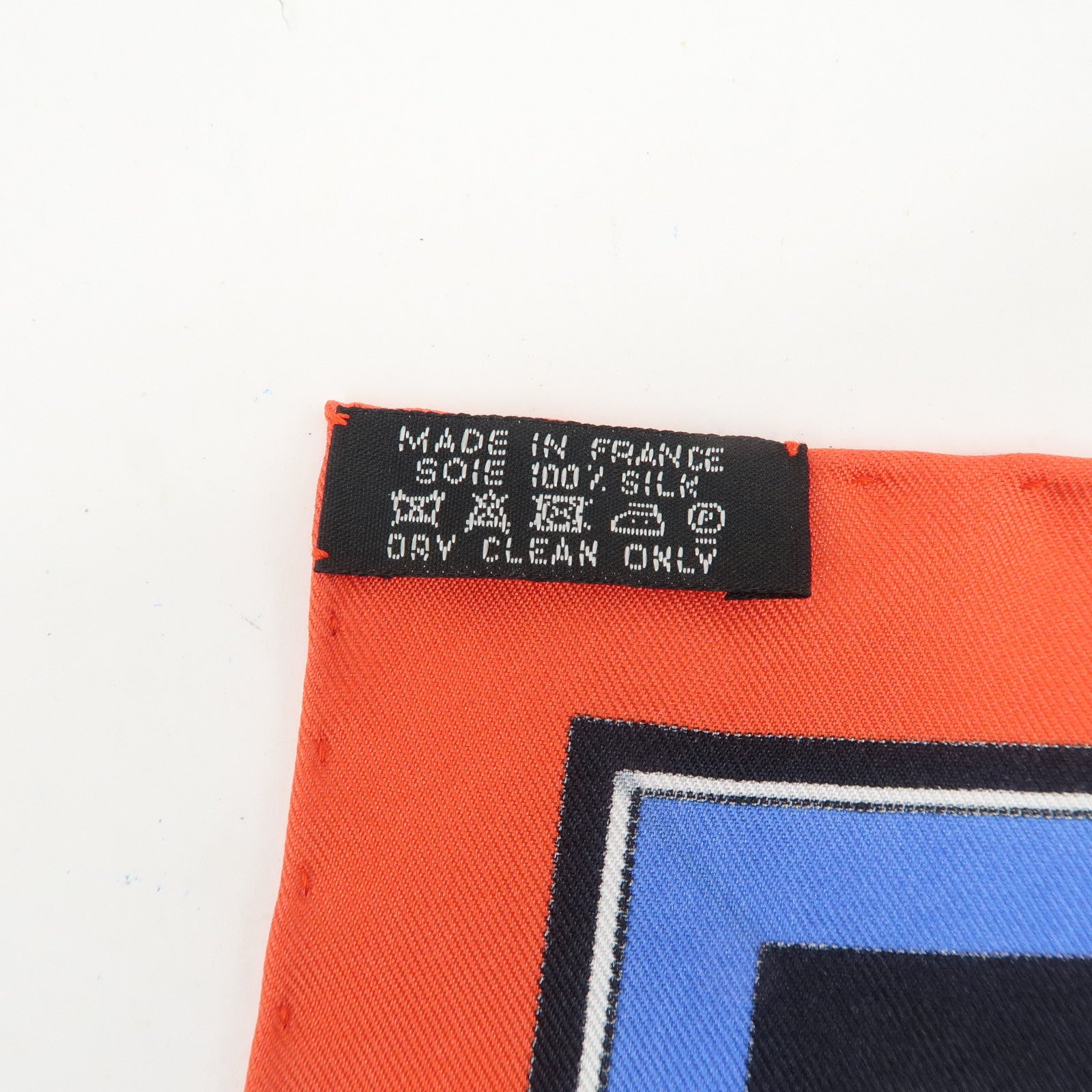 HERMES Carre 90 Silk 100% Couvertures et Tenues de Jour Scarf Red