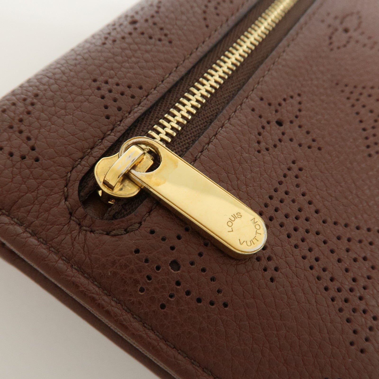 Louis Vuitton Monogram Mahina Portefeuilles Amelia Long Wallet Acajou M58125