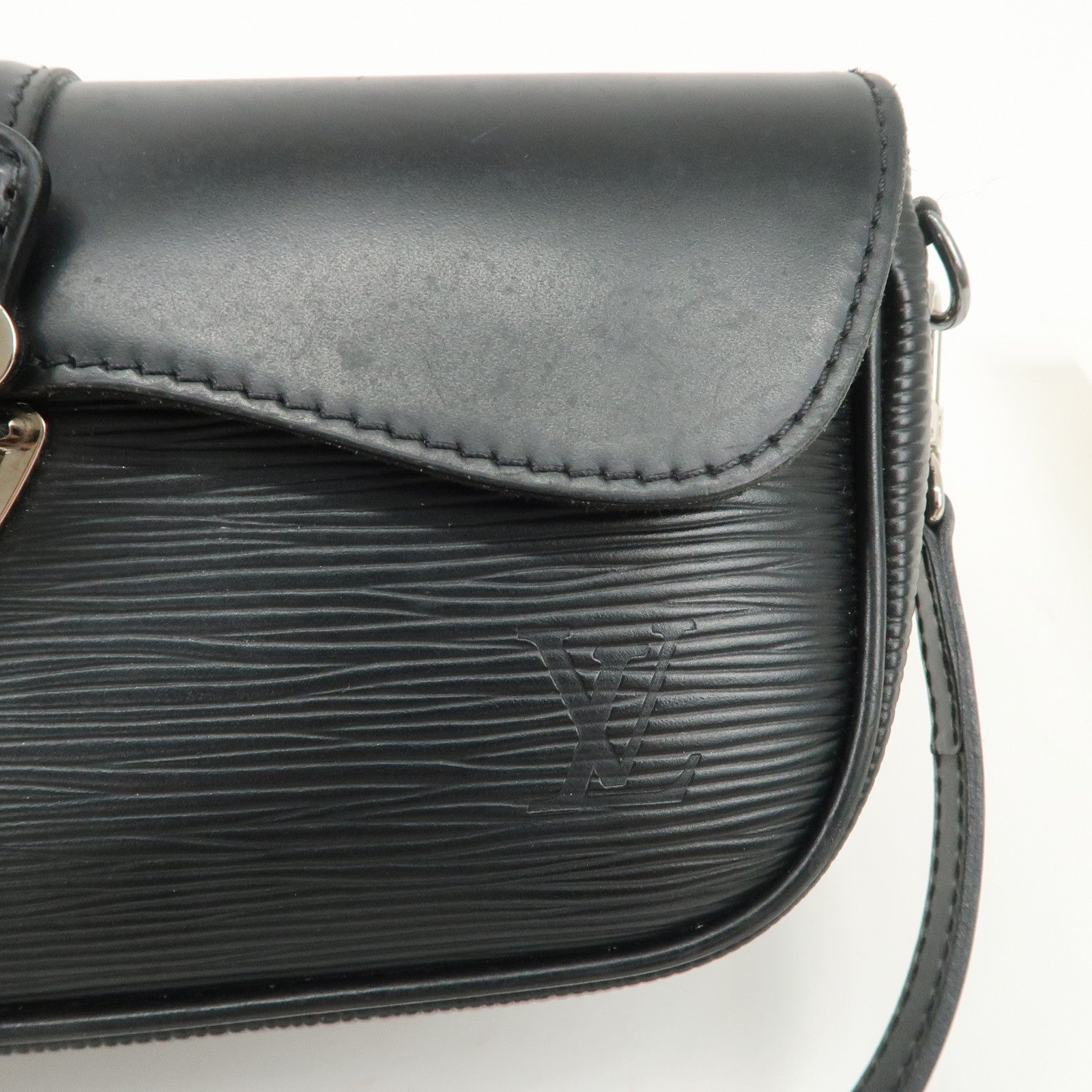 Louis Vuitton Epi Pochette Montaigne Shoulder Bag Noir M59292
