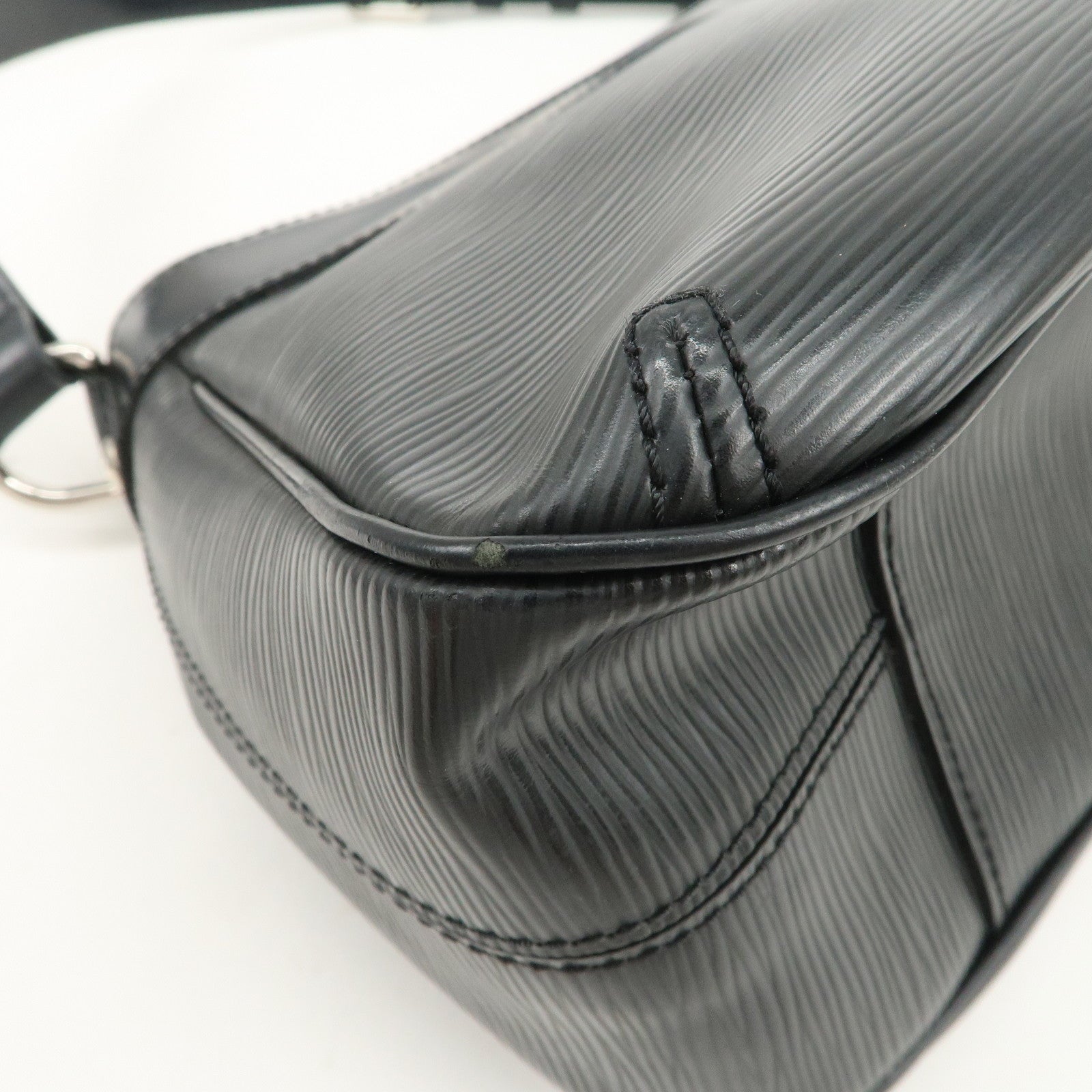 Louis Vuitton Epi Leather Turen PM Shoulder Bag Noir M59282