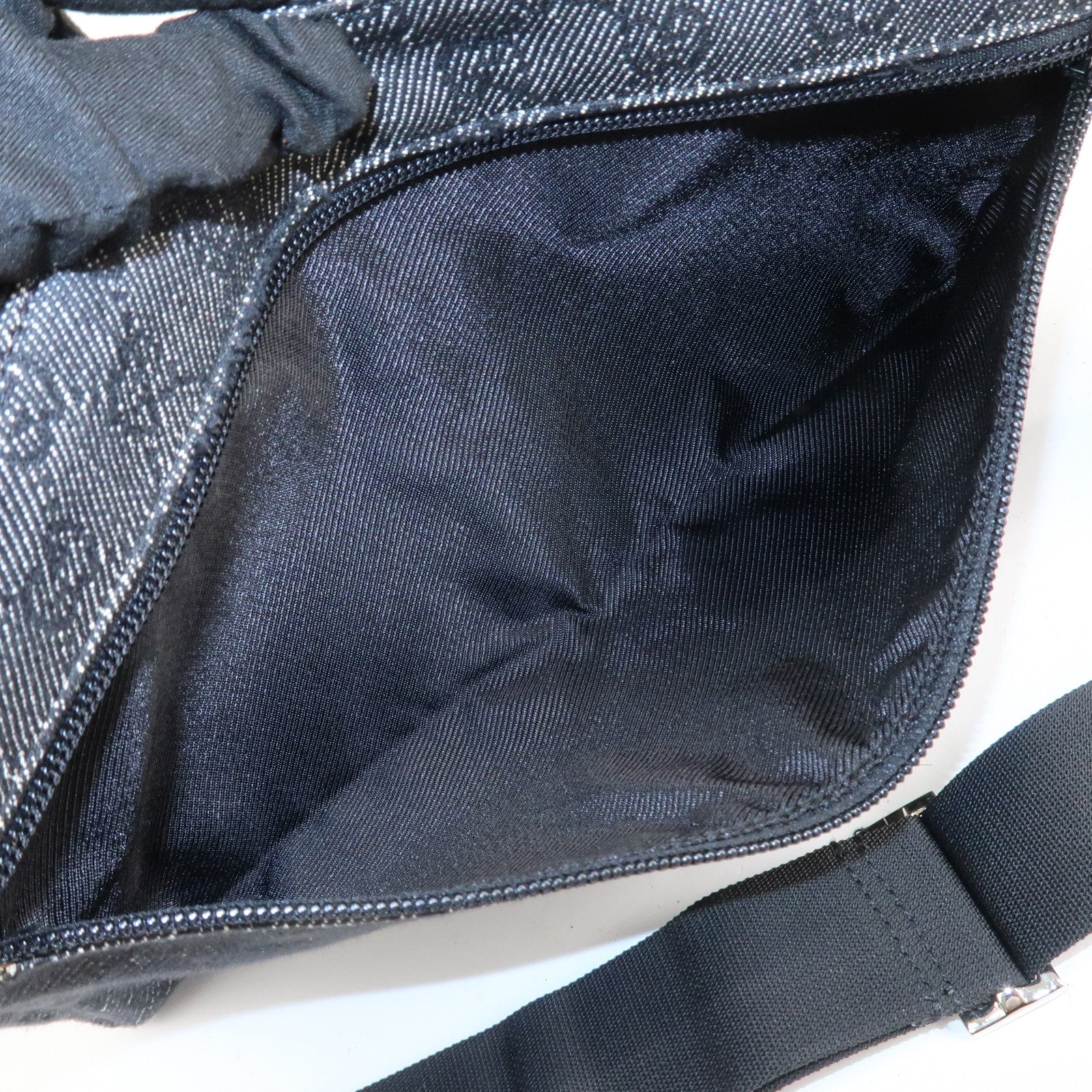 GUCCI GG Canvas Leather Waist Bag Crossbody Bag Black 28566 Used