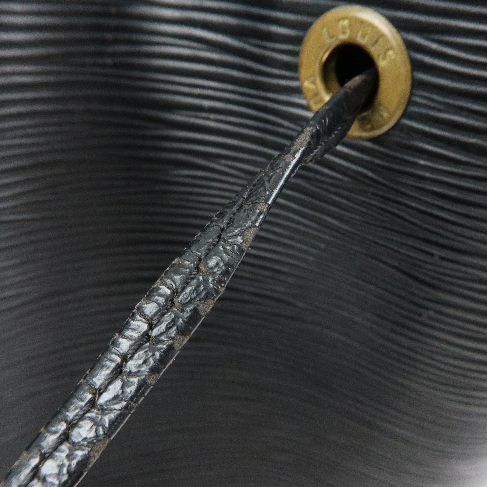 Louis Vuitton Epi Petit Noe Leather Shoulder Bag Noir Black M59012