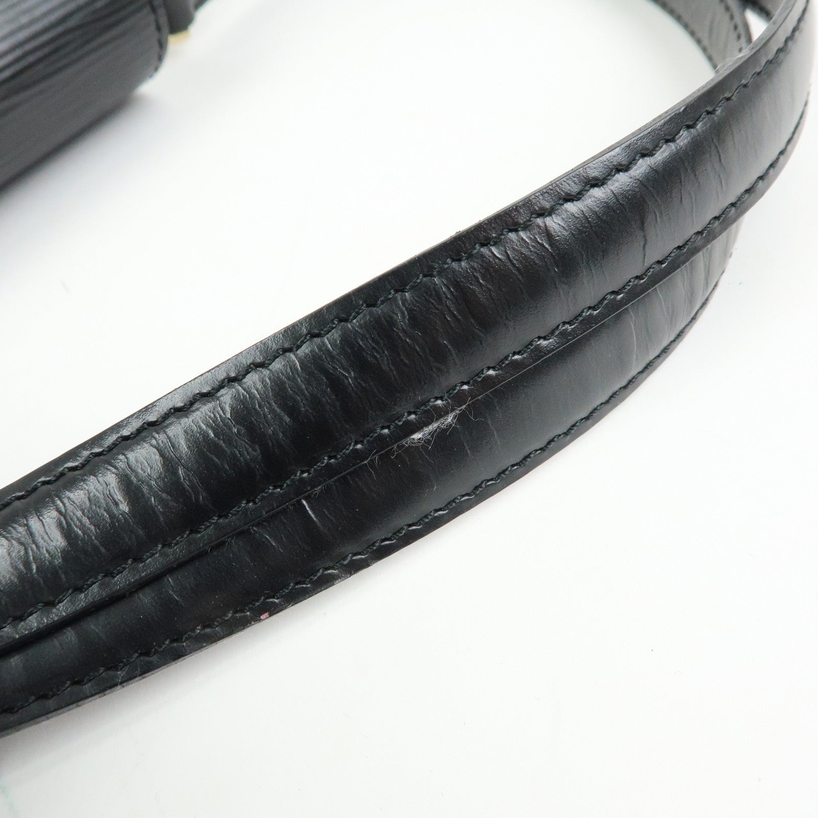 Louis Vuitton Epi Freerun Leather Shoulder Bag Noir Black M52402