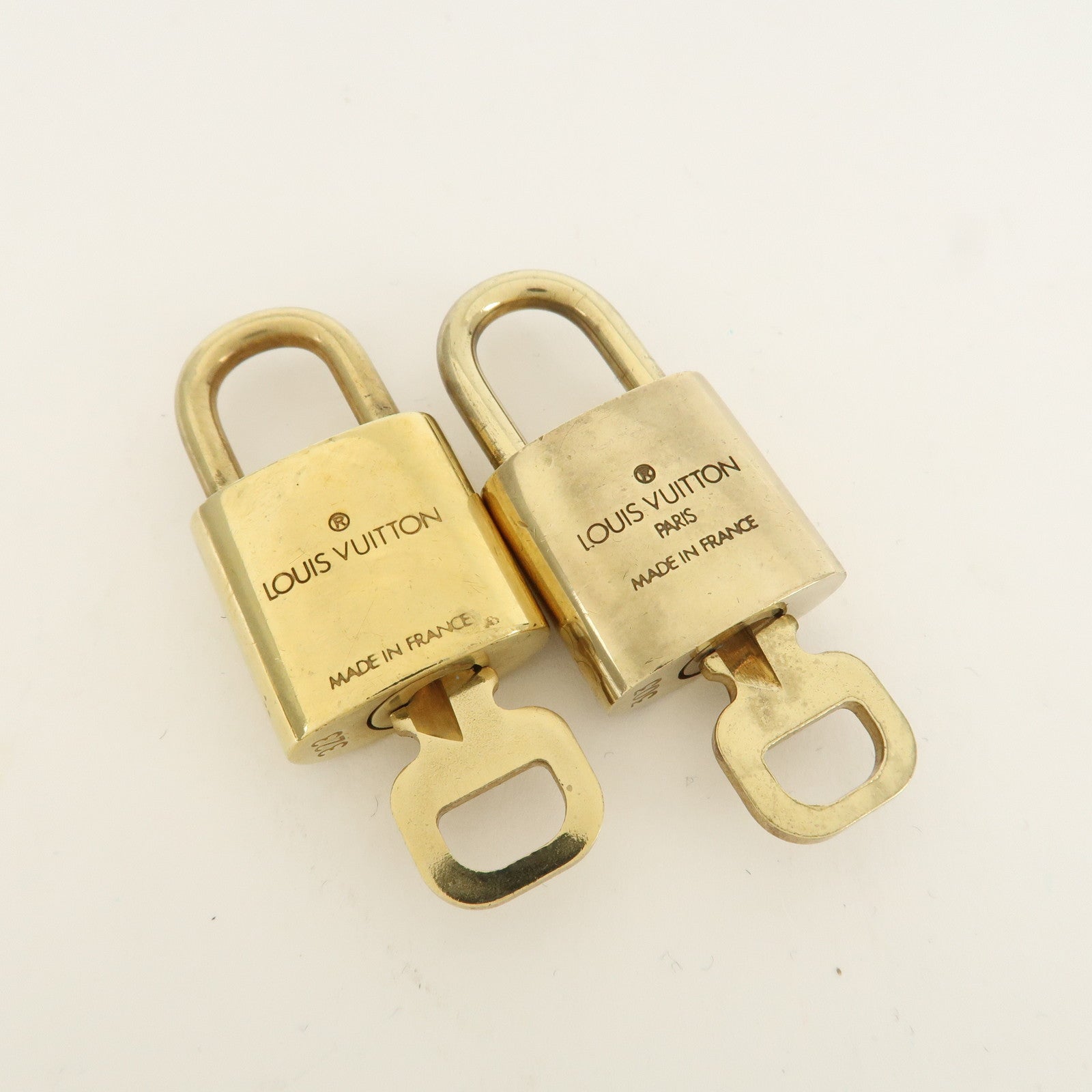 Louis Vuitton Set of 10 Lock & Key Cadena Key Lock Metal Gold Used