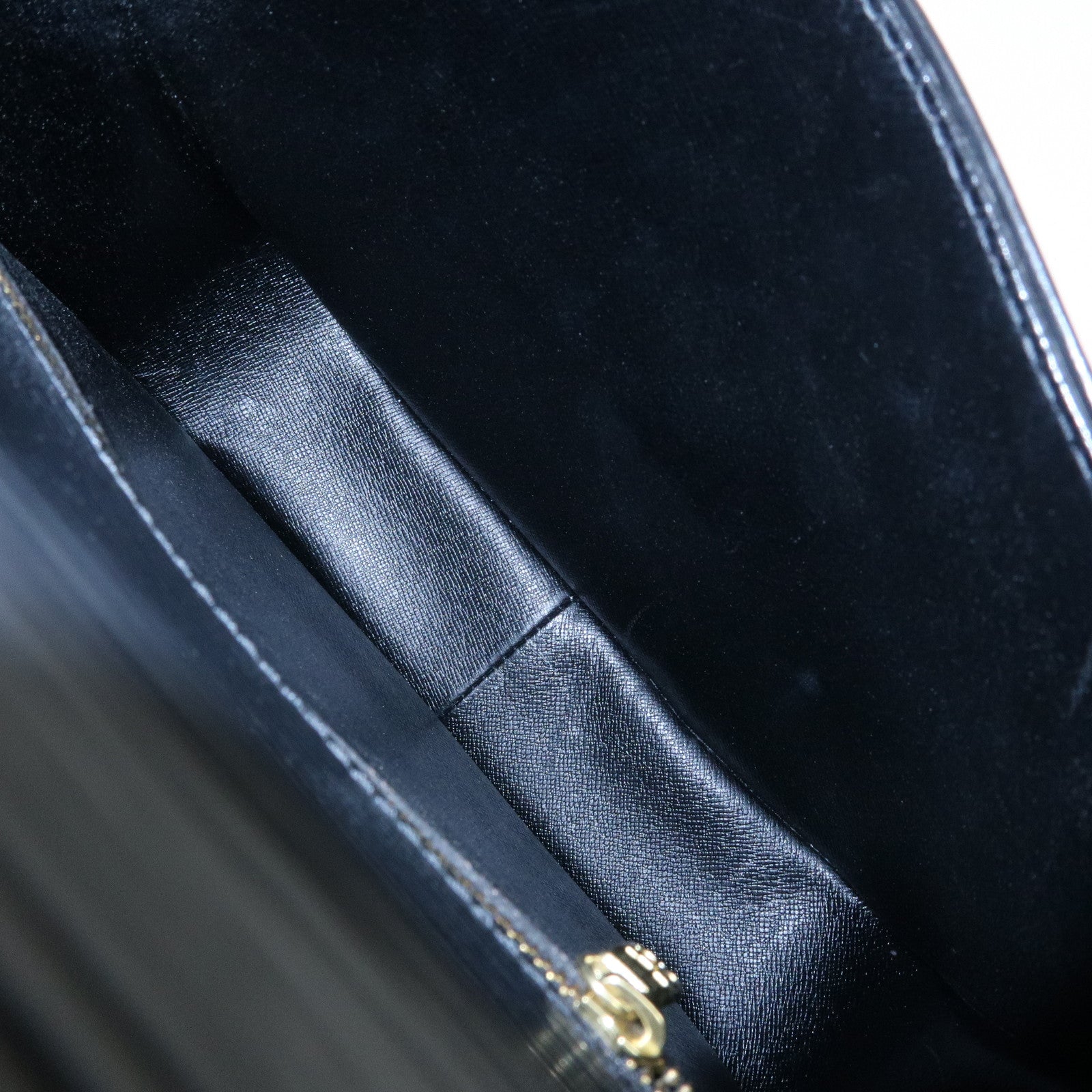 Louis Vuitton Epi Saint Cloud Shoulder Crossbody Bag Noir M52192