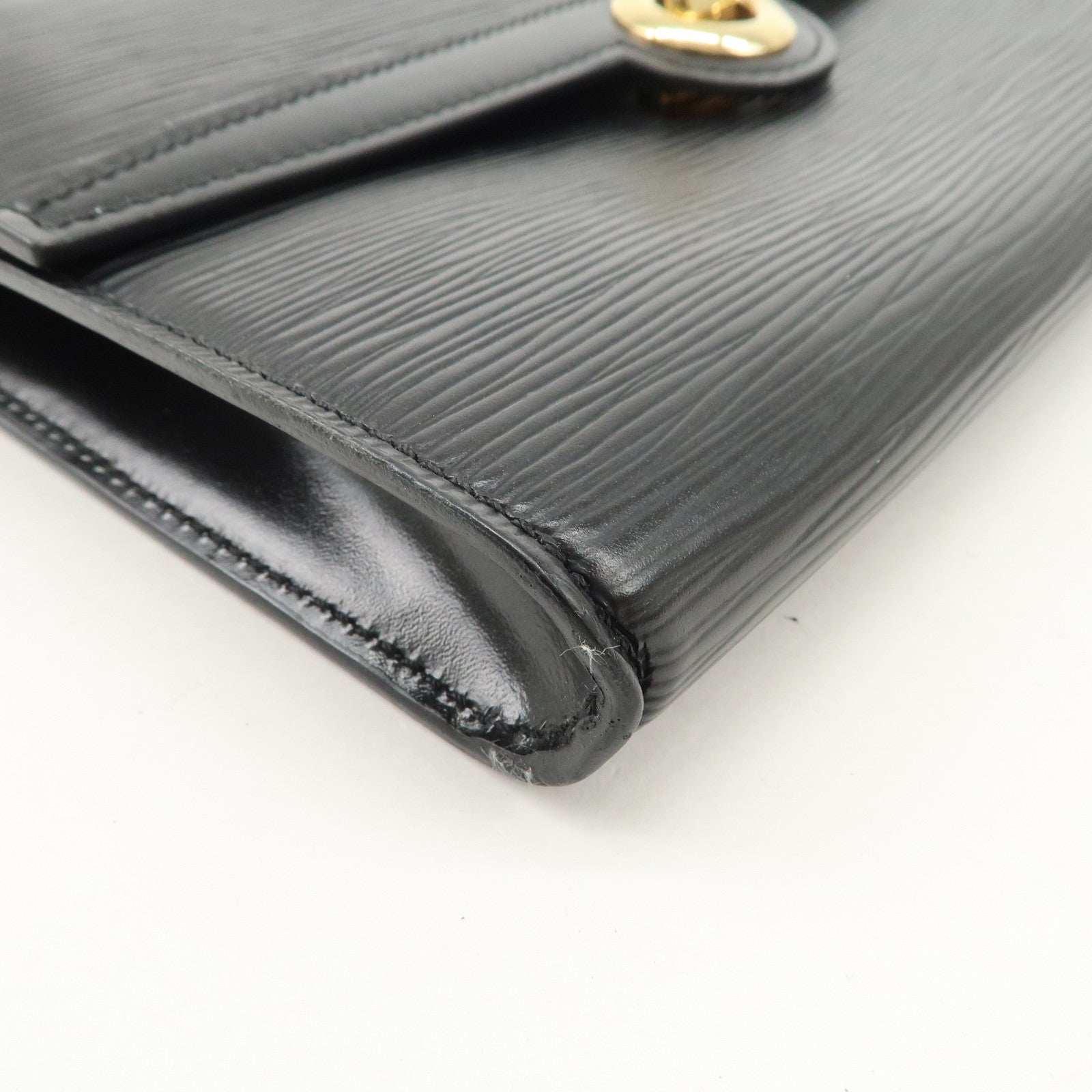 Louis Vuitton Epi Leather Arche Shoulder Crossbody Bag Noir M52572