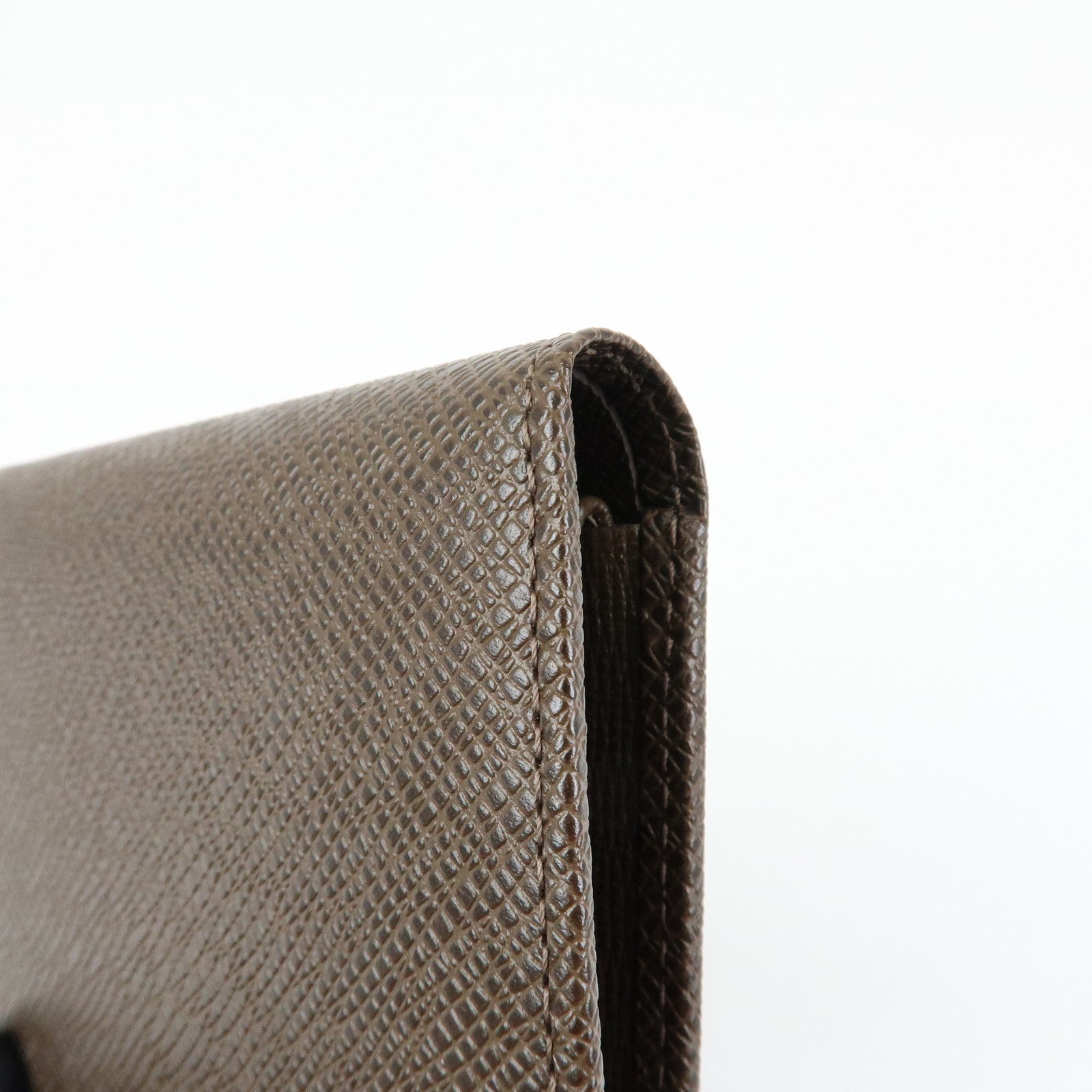 Louis Vuitton Taiga Porte 3 Cartes Credit Bi-fold Wallet M30458