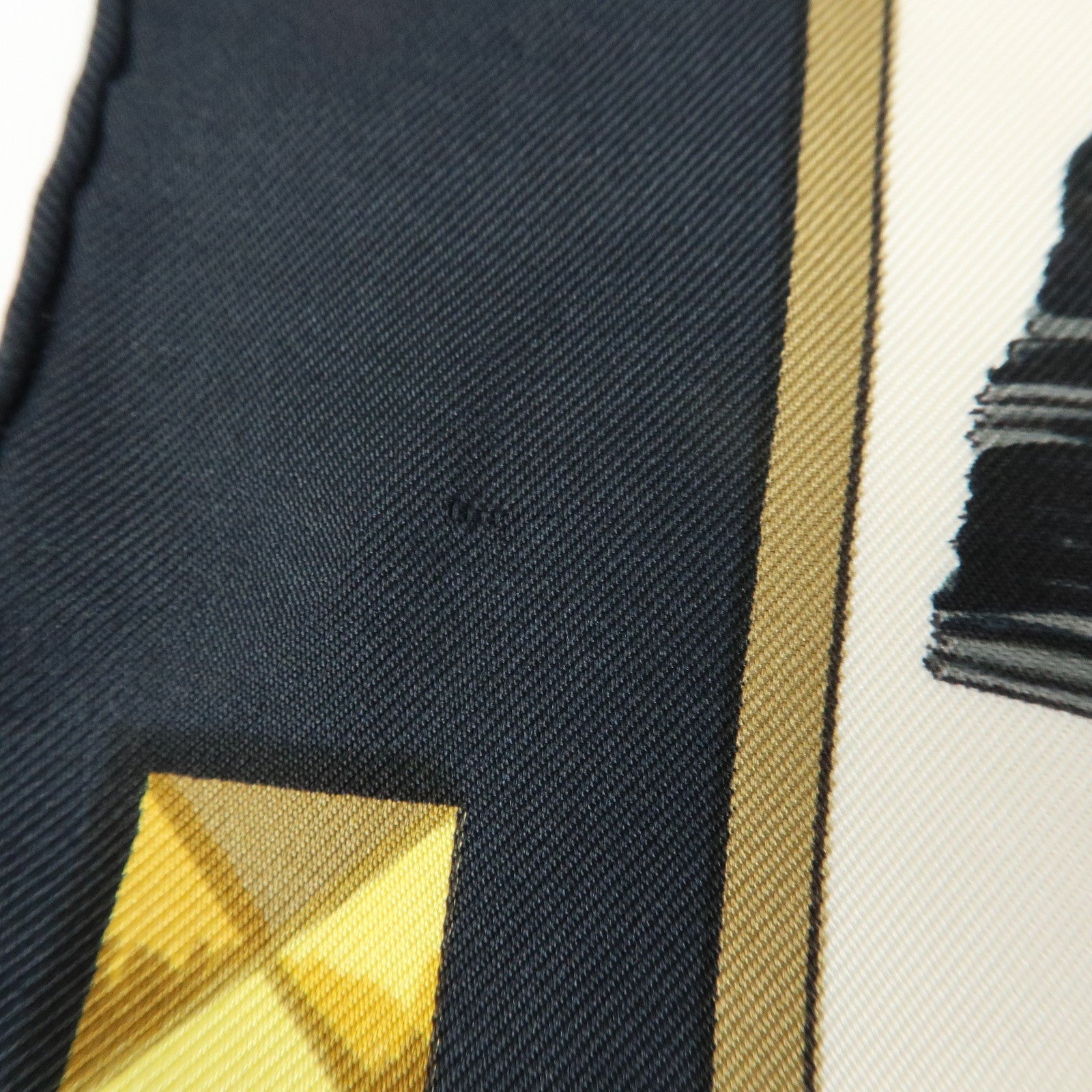 HERMES Carre 90 Silk 100% Scarf LES CLES THE KEYS RARE Black White