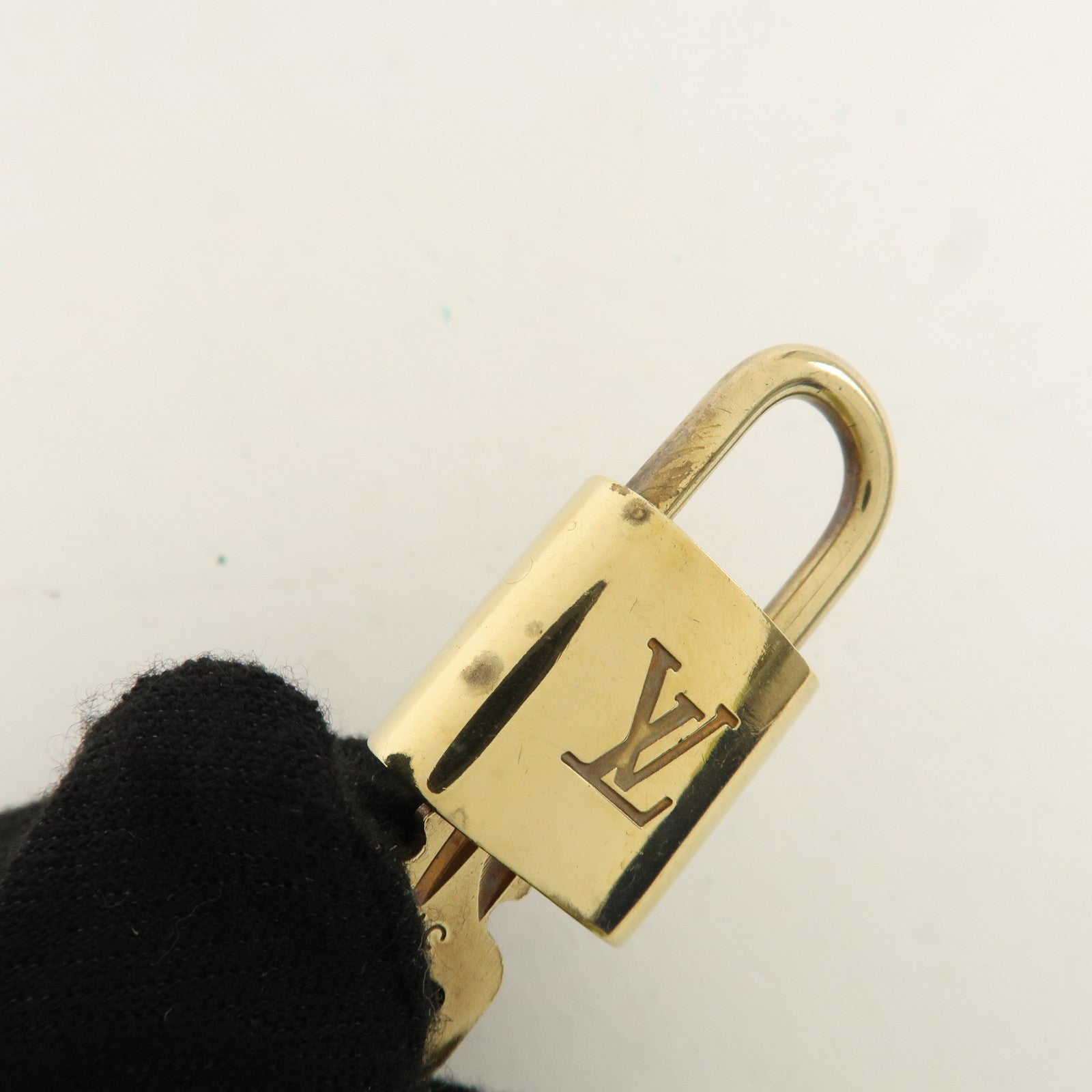Louis Vuitton Set of 10 Lock & Key Cadena Key Lock Metal Gold Used