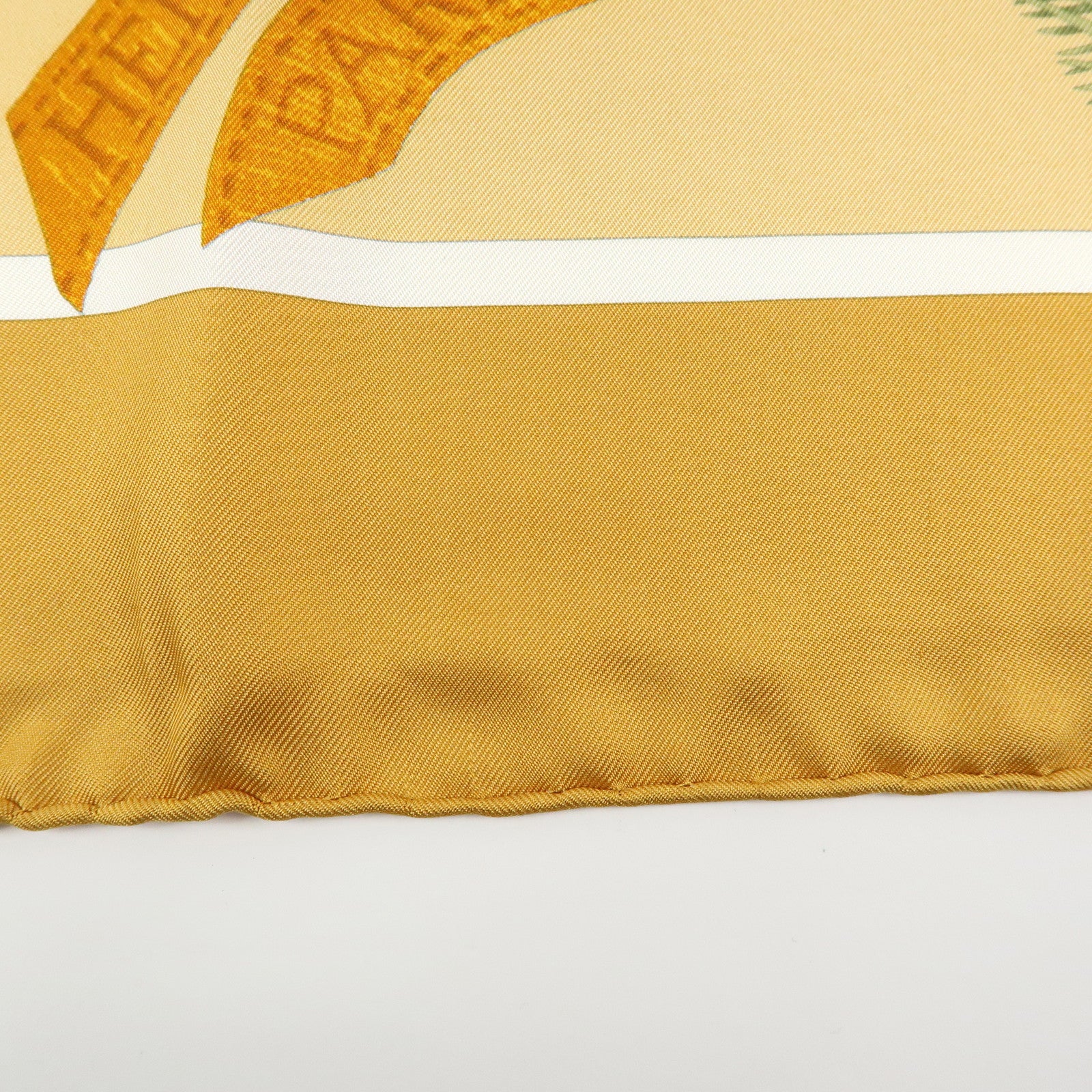 HERMES Carre 90 Silk 100% Scarf Confidents de Coeurs Bear Print