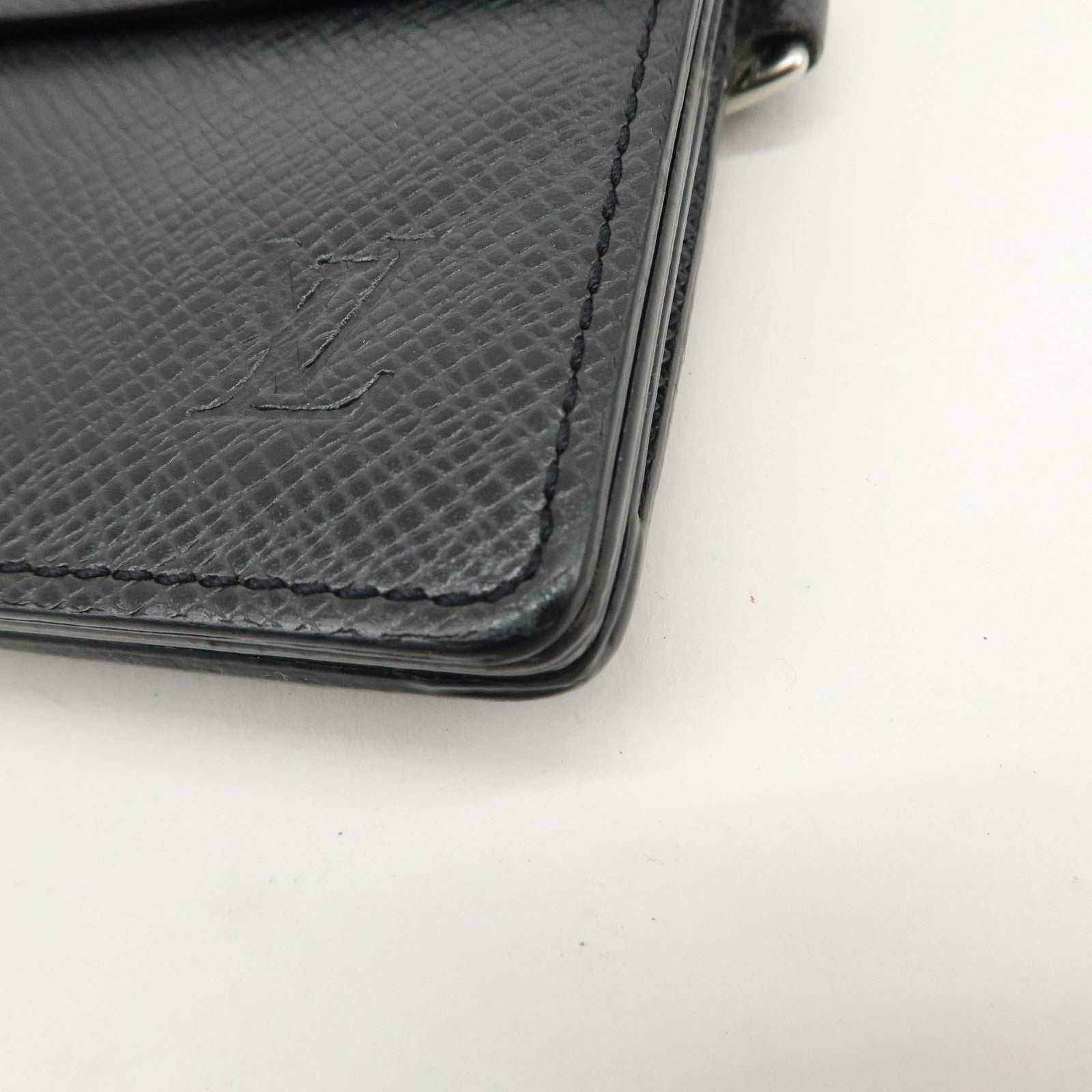 Louis Vuitton Taiga Portefeuille Accordeon Long Wallet Noir M30998