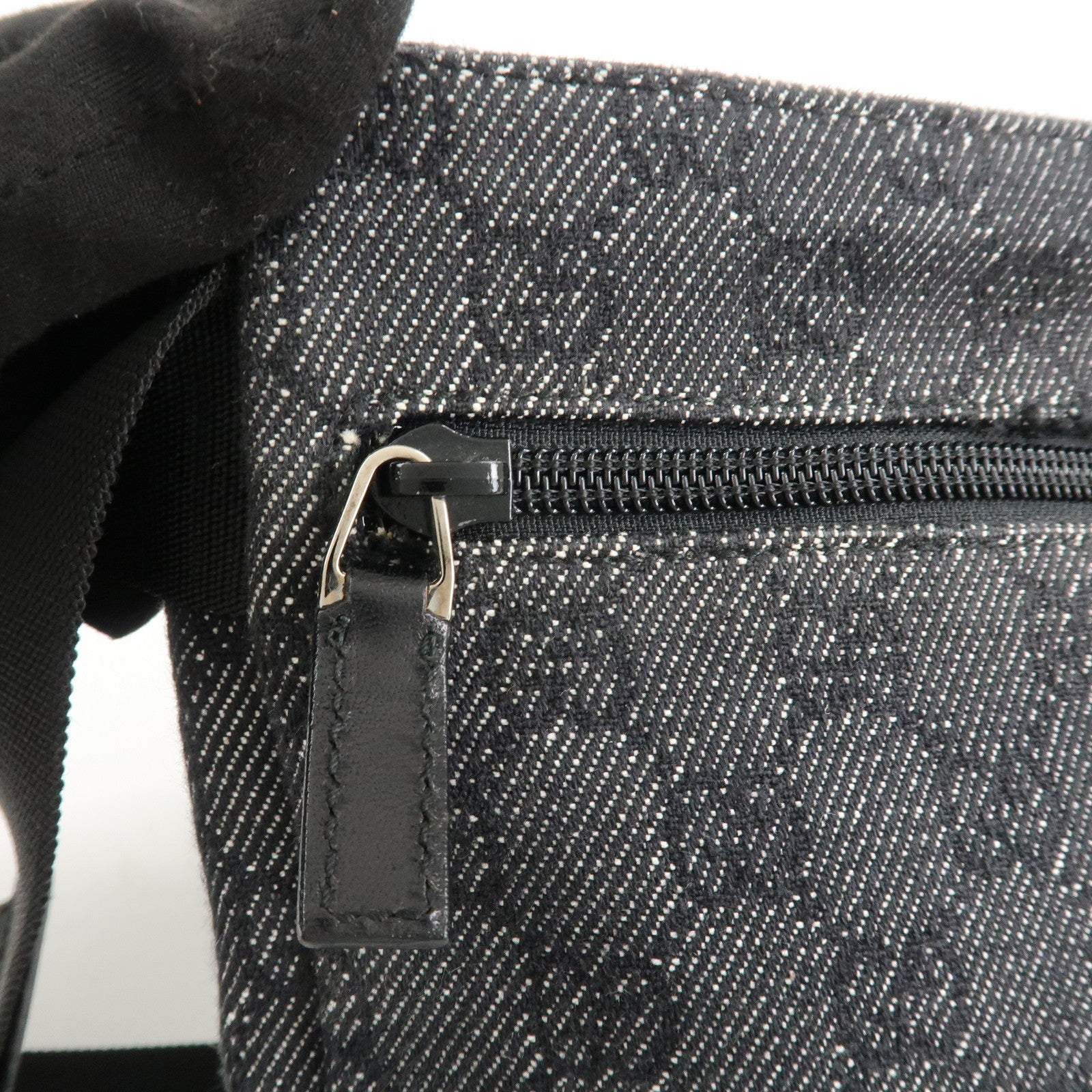 GUCCI GG Canvas Leather Waist Bag Crossbody Bag Black 28566 Used