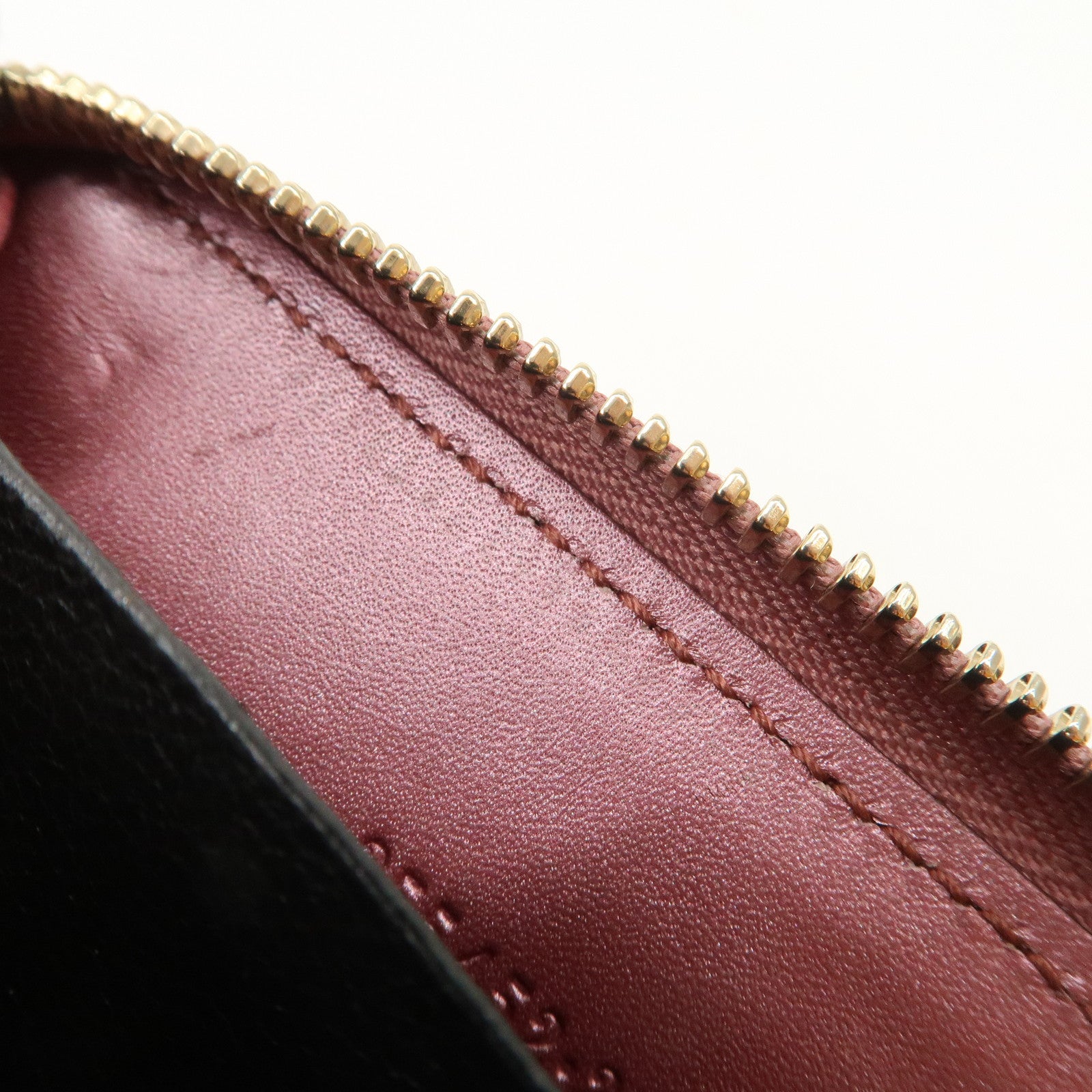 GUCCI Micro Guccissima Leather Round Zippy Coin Case 255452