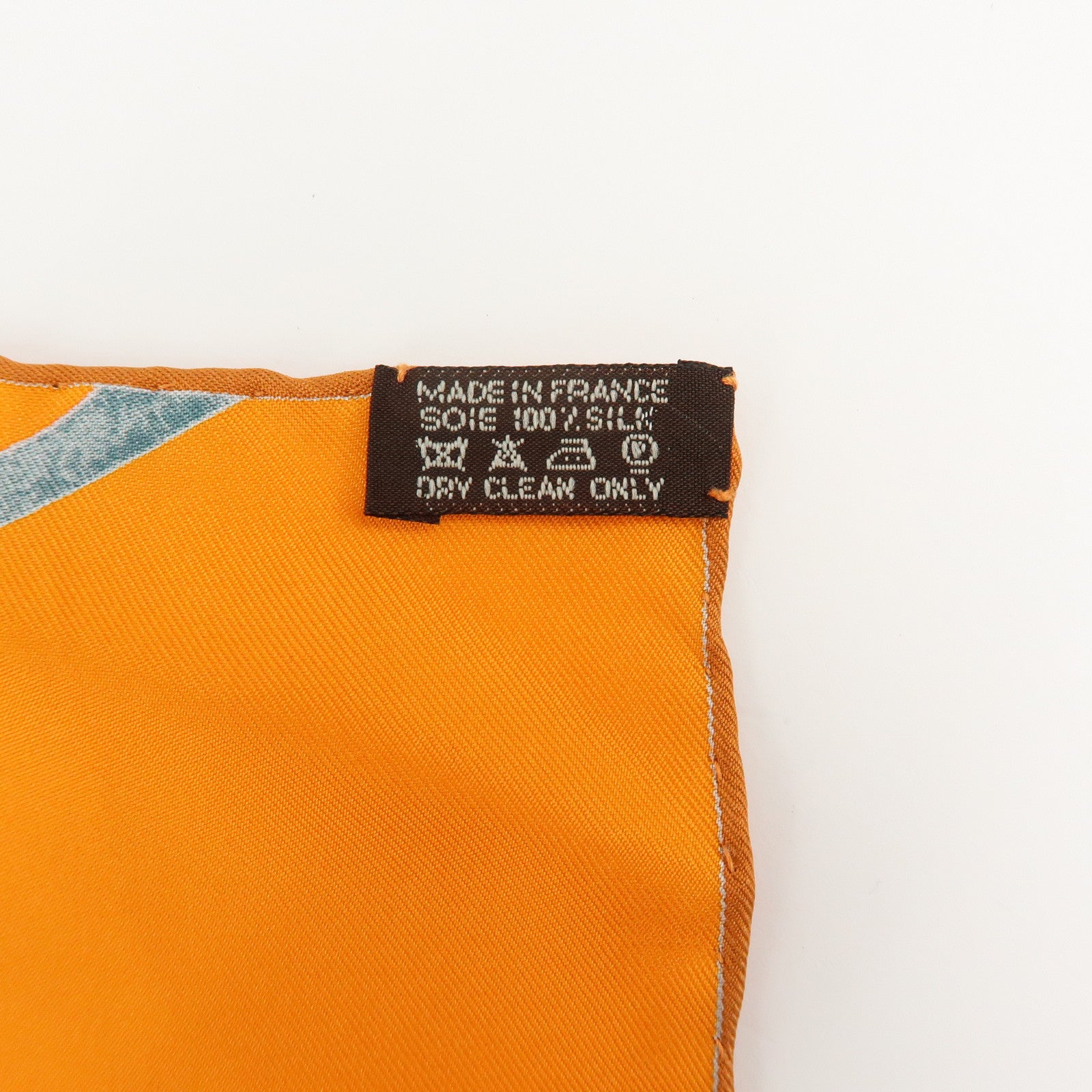 HERMES Carre 90 Silk 100% Scarf ATTRAPE TES REVES Orange