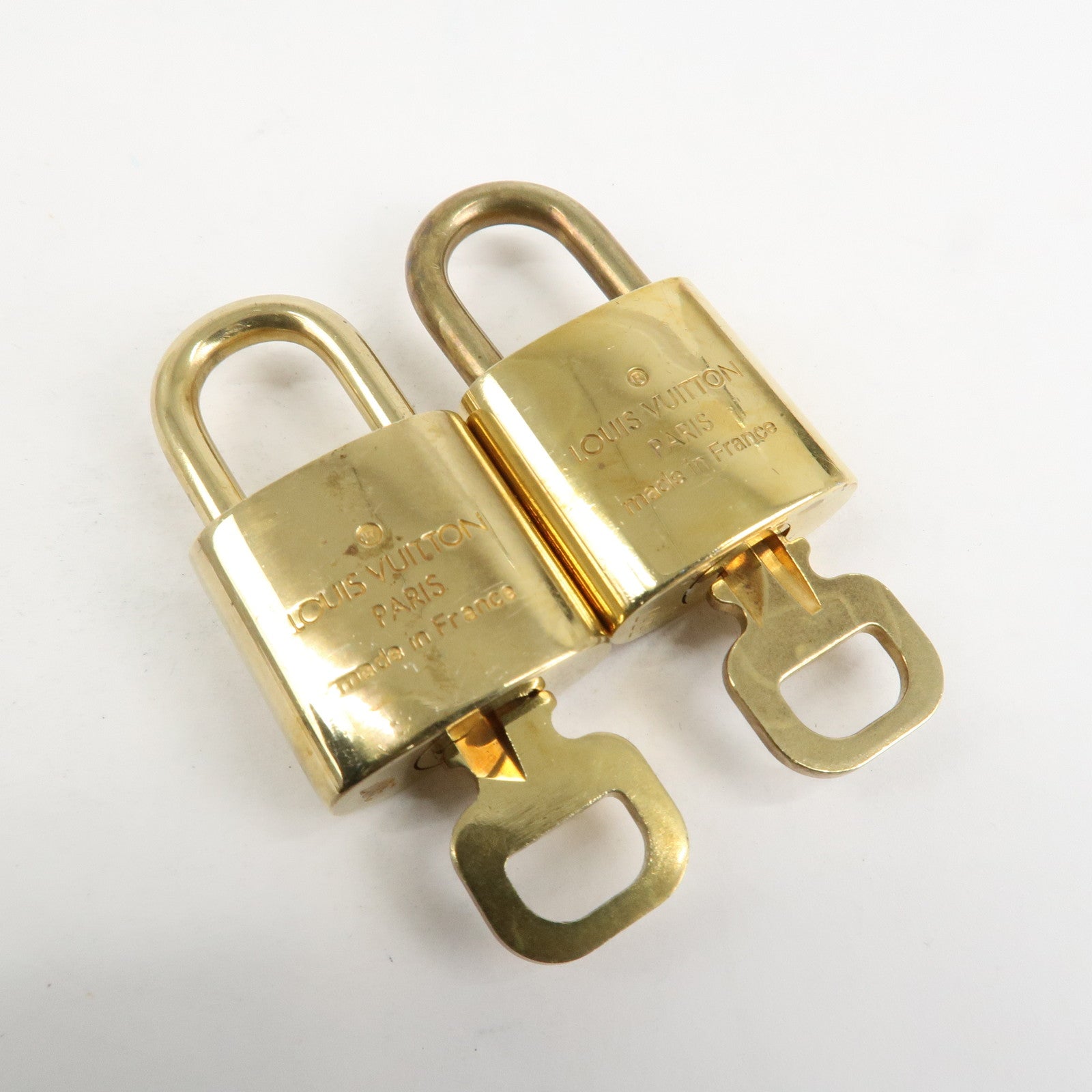 Louis Vuitton Set of 10 Lock & Key Cadena Key Lock Metal Gold
