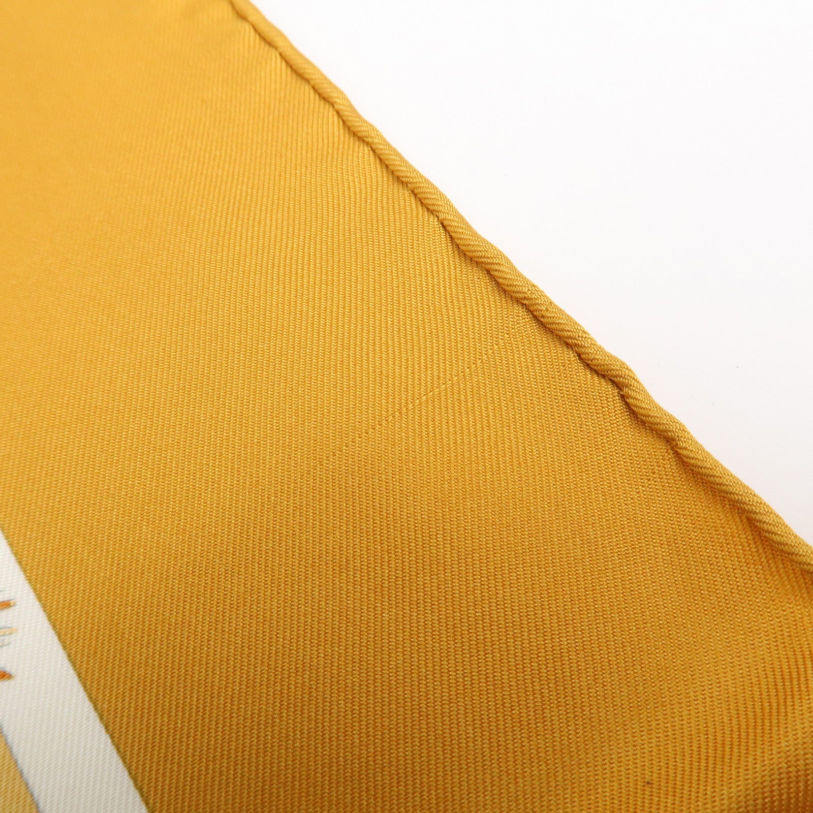 HERMES Carre 90 Silk 100% Scarf Confidents des Coeurs Brown White