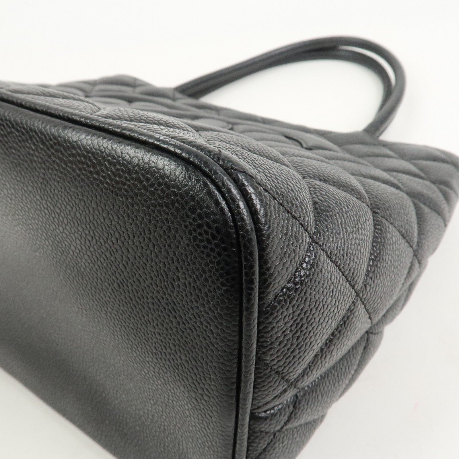 CHANEL Matelasse Caviarskin Medallion Tote Bag Hand Bag A01804