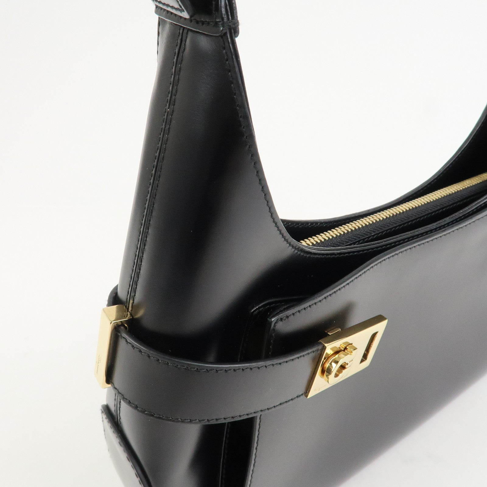 Ferragamo Gancini Logo Leather Shoulder Bag Hand Bag Black