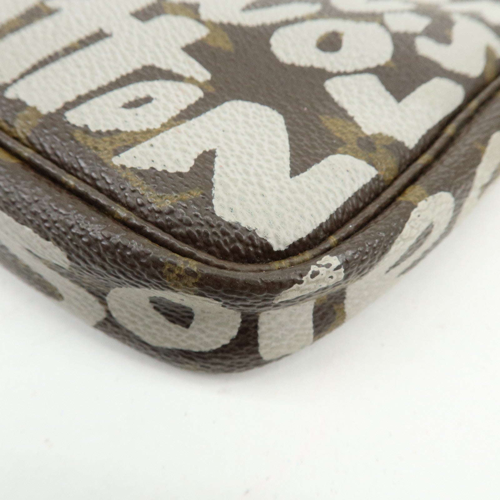 Louis Vuitton Monogram Graffiti Pochette Accessoires Pouch M92192