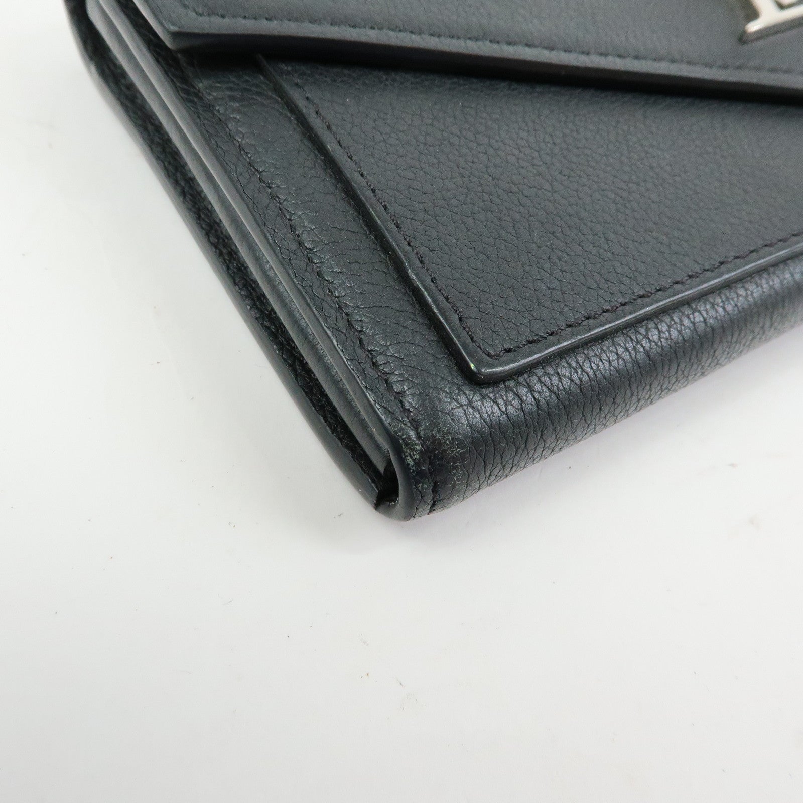Louis Vuitton Portefeuille My Lockme Leather Wallet Noir M62530