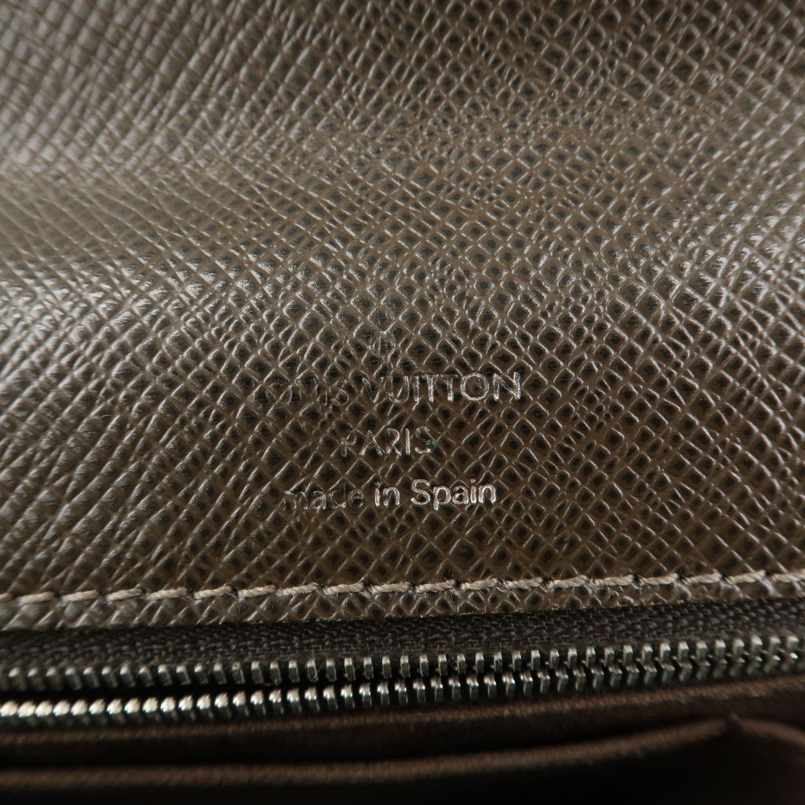 Louis Vuitton Taiga Veraiya Clutch Bag Hand Bag Grizzly M32598
