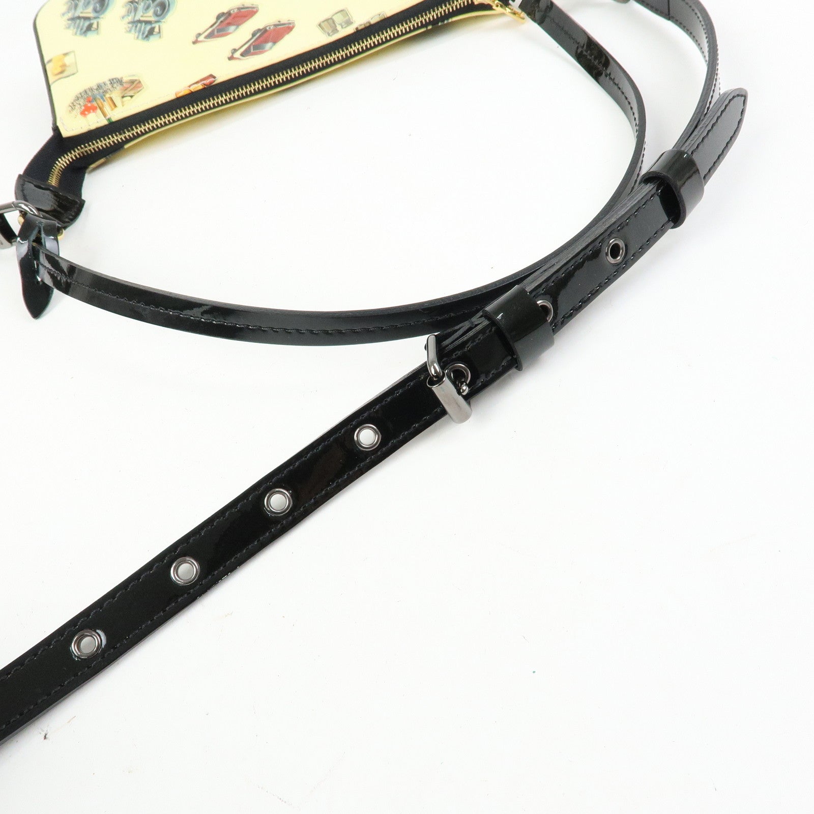 Louis Vuitton Monogram Vernis Sticker Pochette Accessoires M90928