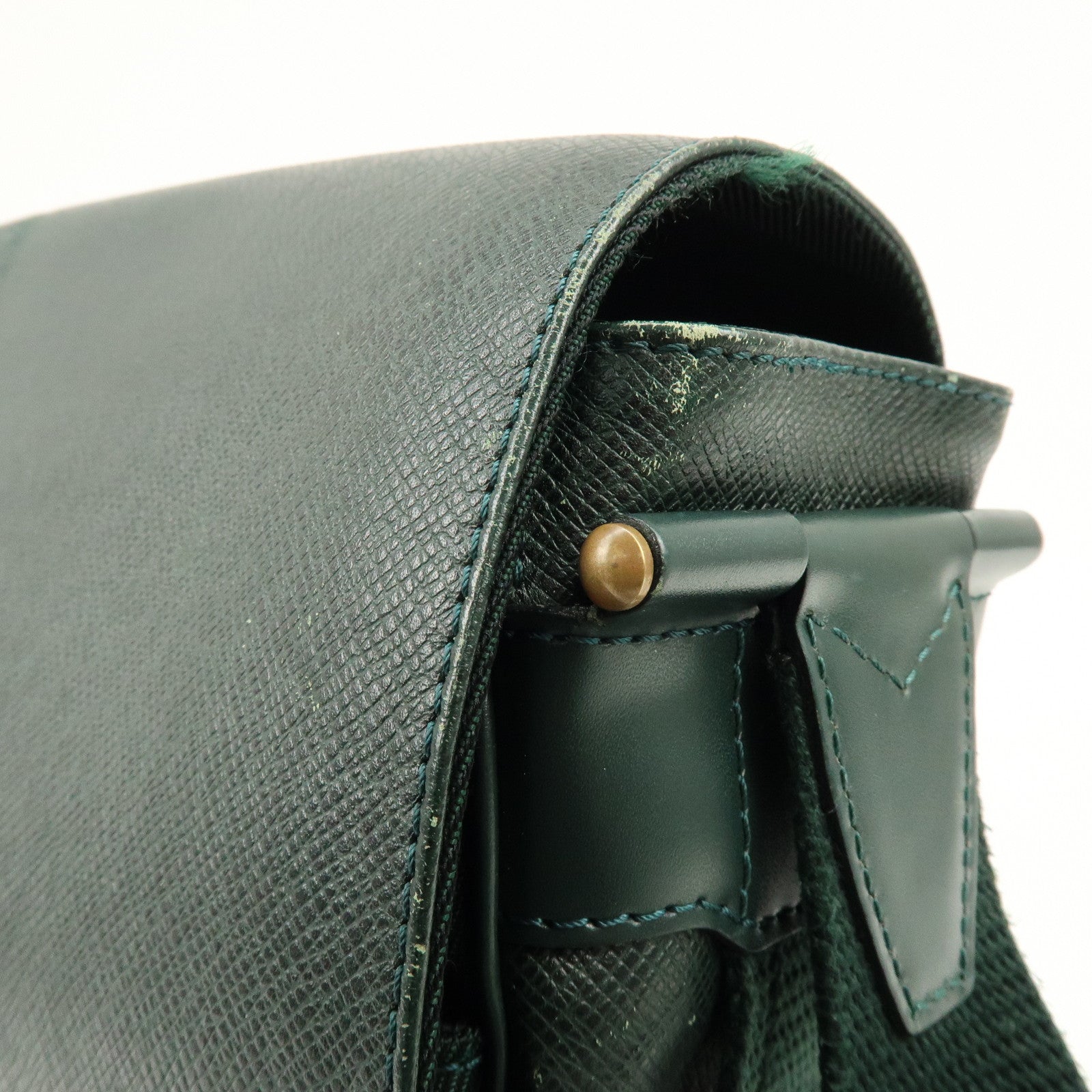 Louis Vuitton Taiga Victor Shoulder Bag Crossbody Bag Epicea M30144