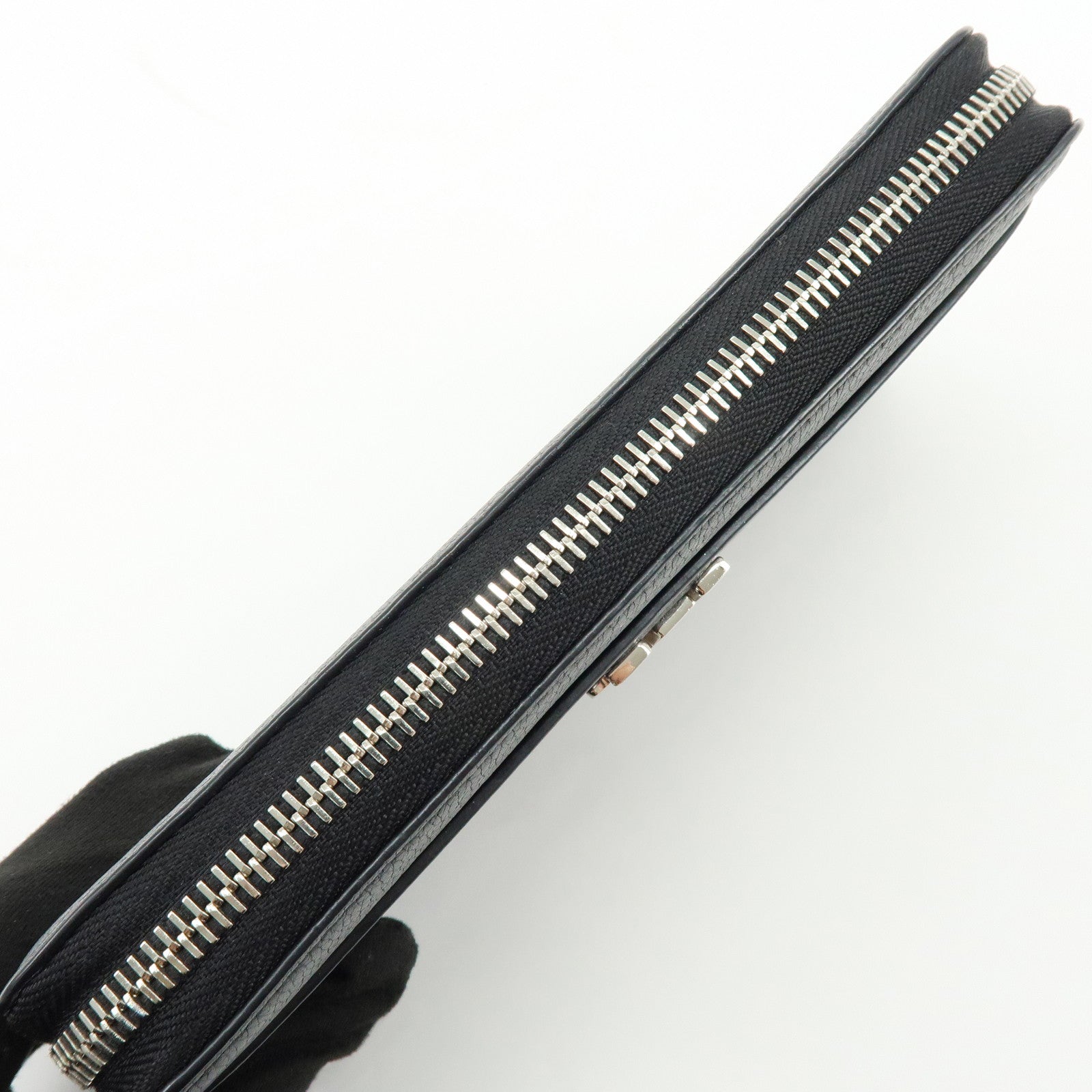 Louis Vuitton Leather Lockme Round Zippy Long Wallet Noir M62622