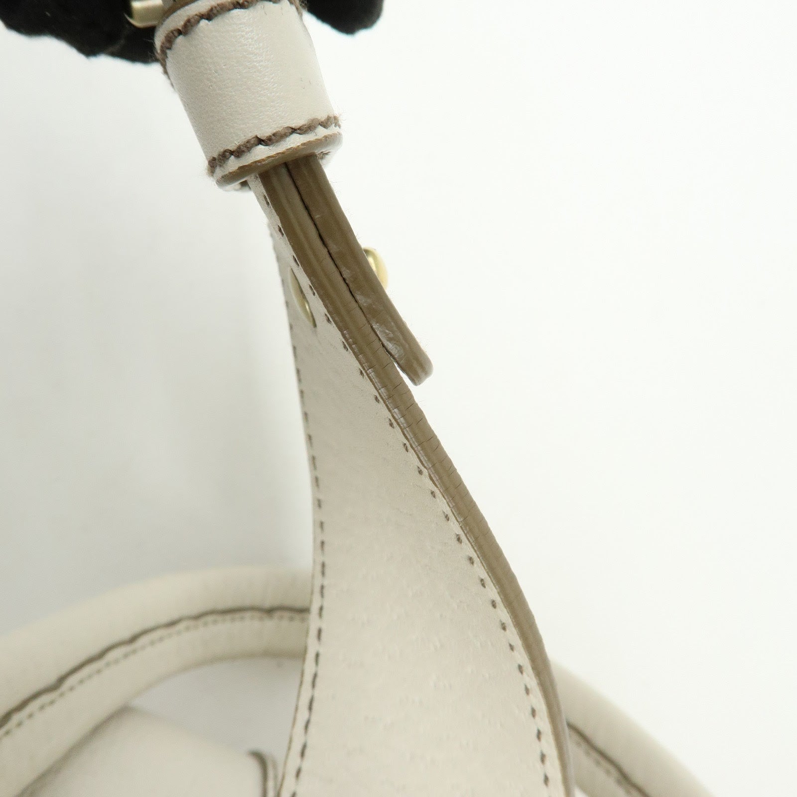 Ferragamo Gancini Leather Shoulder Bag Hand Bag Ivory