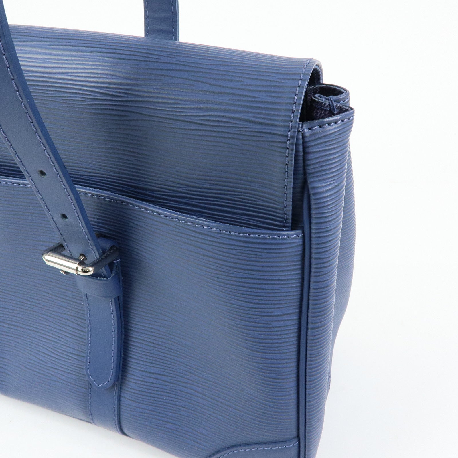 Louis Vuitton Epi Leather Segur MM Shoulder Bag Myrtille M5886G