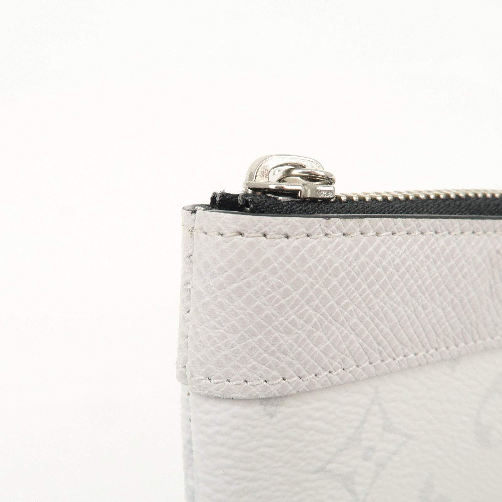 Louis Vuitton Monogram Taiga Discovery Pochette Antarctica M30279 Used