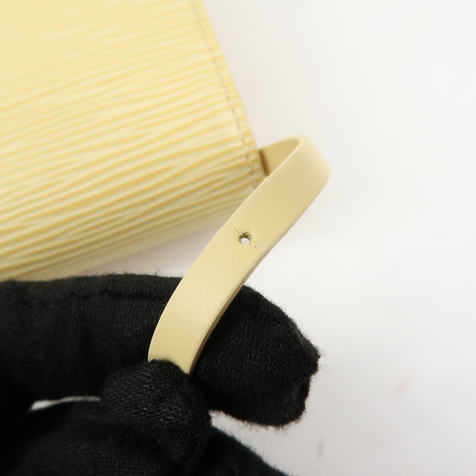 Louis Vuitton Epi Leather Honfleur Shoulder Bag Vanilla M5273A