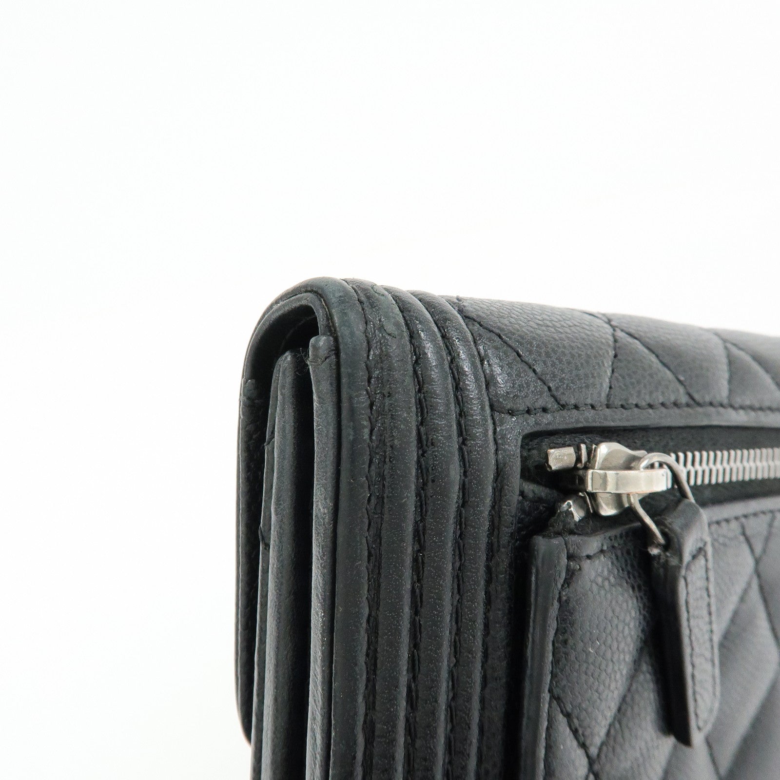 CHANEL BOY CHANEL Matelasse Caviarskin Compact Wallet Black A80734