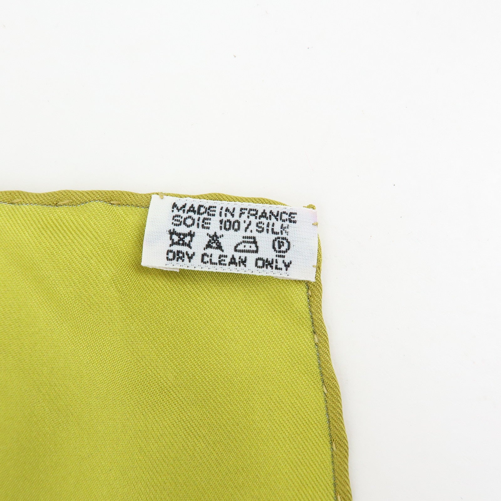 HERMES Carre 90 Silk 100% Scarf AU COEUR DESBOIS Light Green