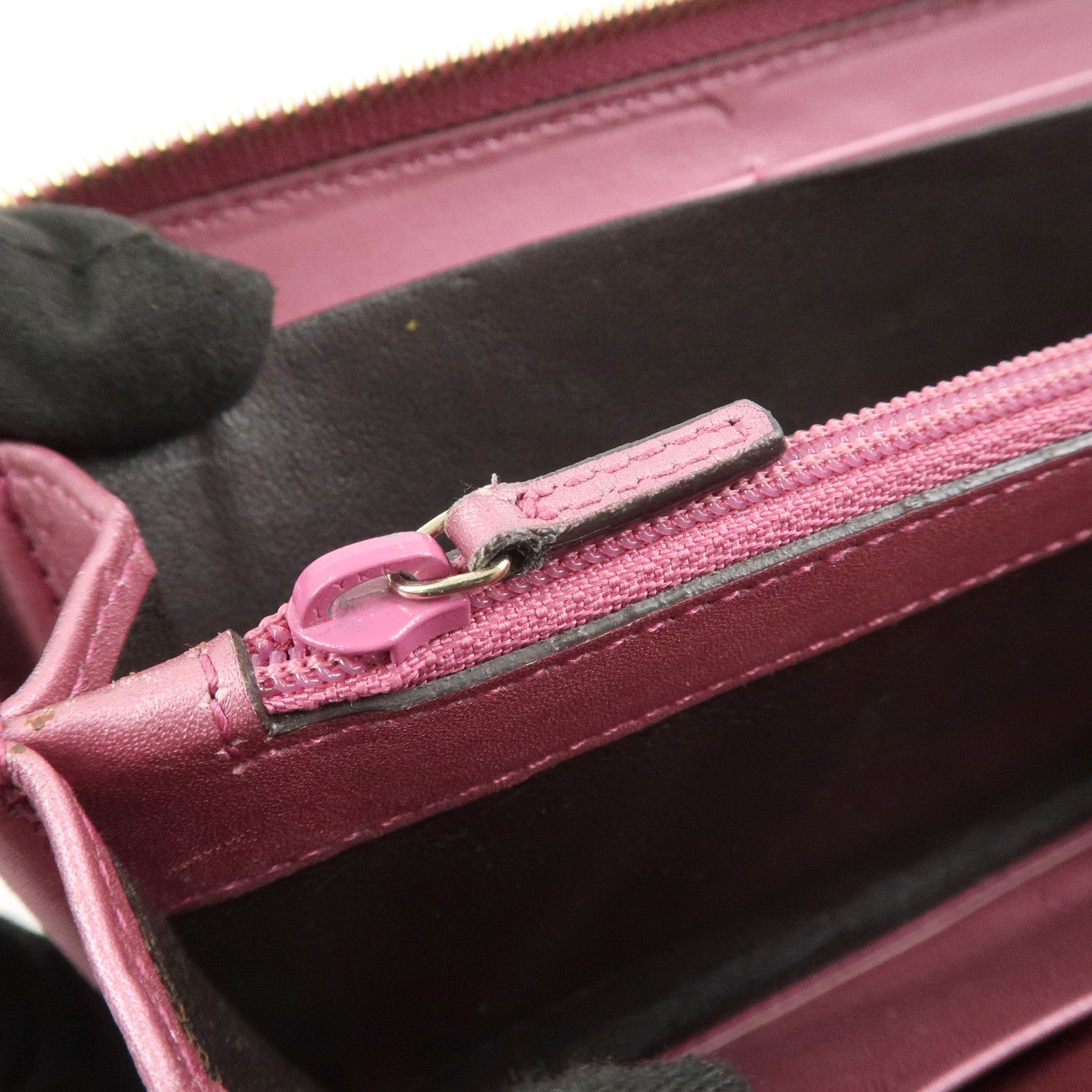 GUCCI Lovely Heart Guccissima Leather Round Zippy Long Wallet 278566